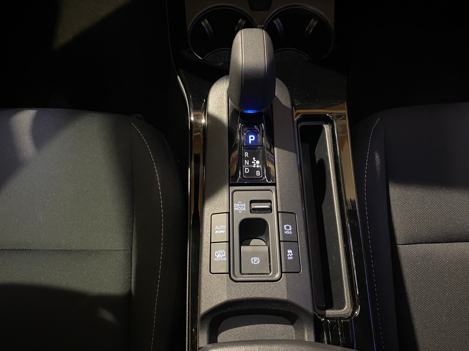 TOYOTA Prius 2.0 VVT-i Plug-in Hybrid Trend-image-26