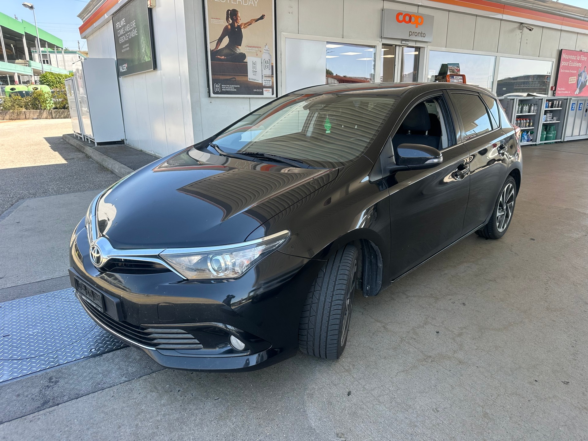 TOYOTA Auris 1.2 Turbo Swiss Trend-image-14