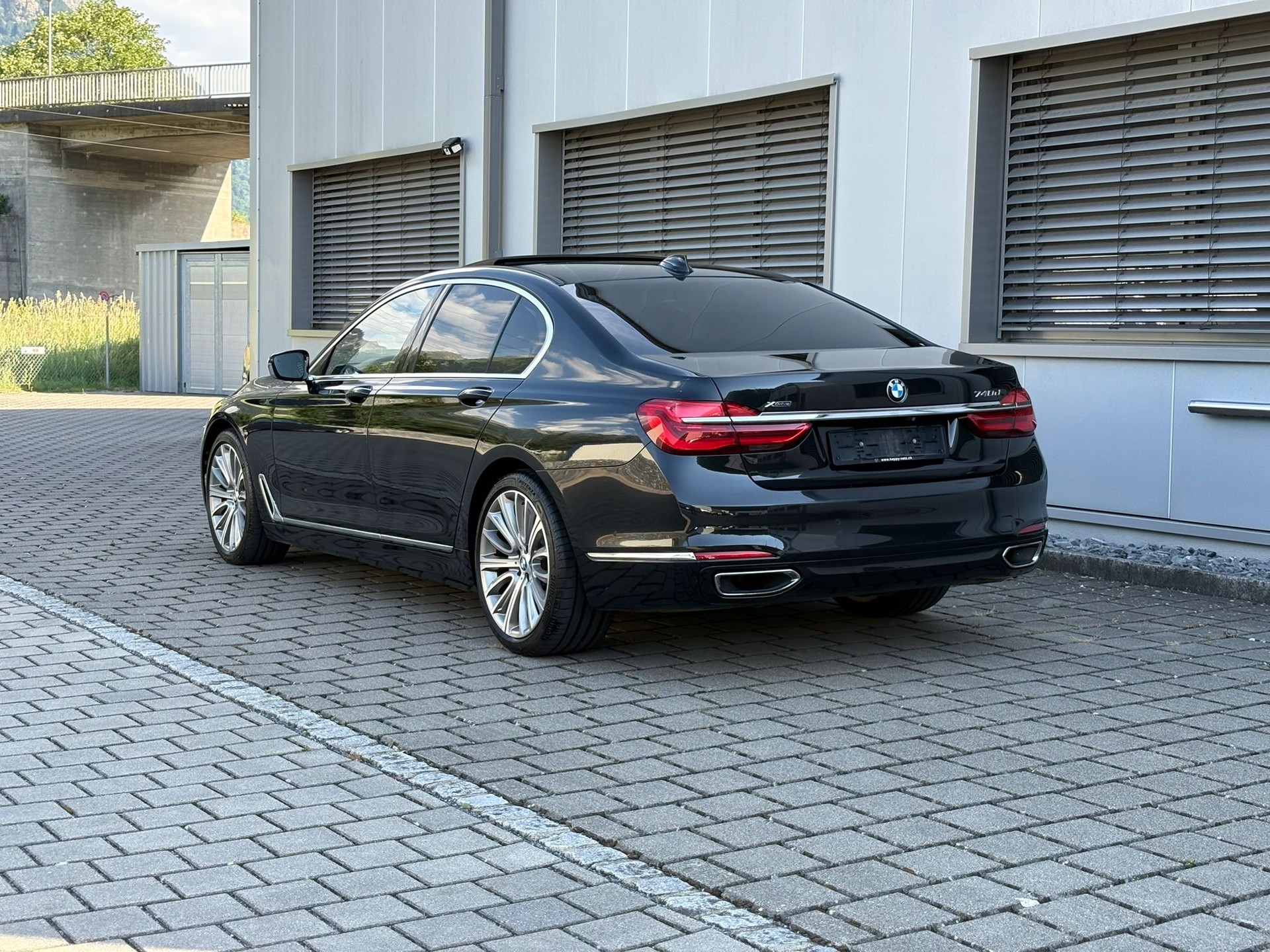 BMW 740d xDrive Steptronic-image-2