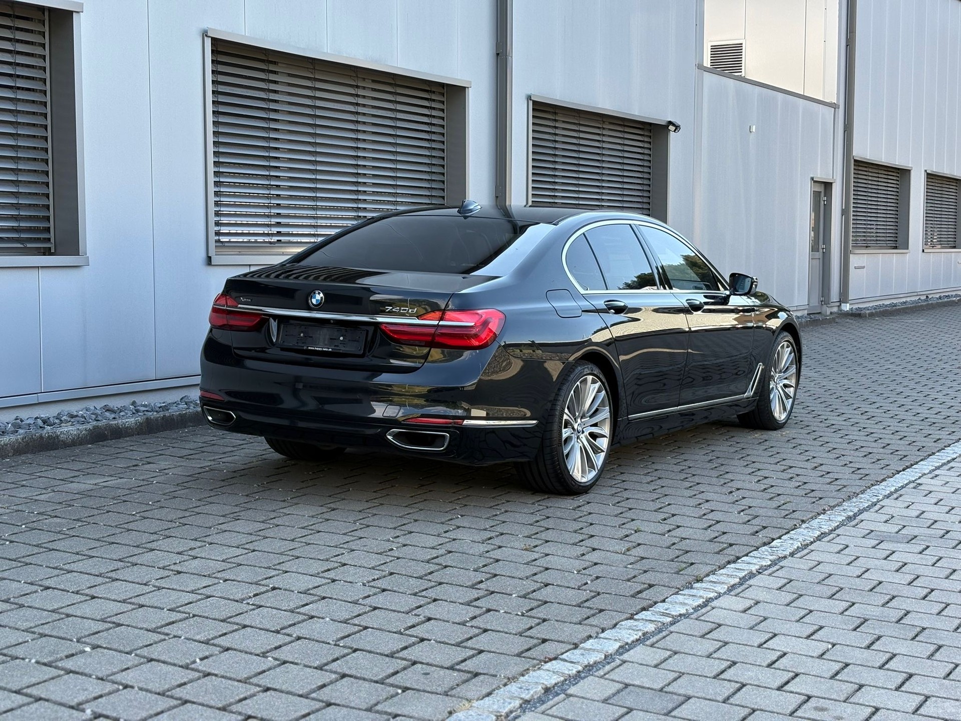 BMW 740d xDrive Steptronic-image-1
