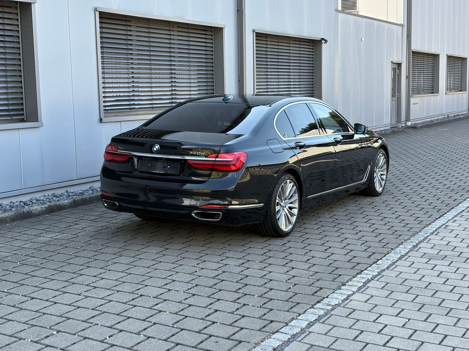 BMW 740d xDrive Steptronic-image-13