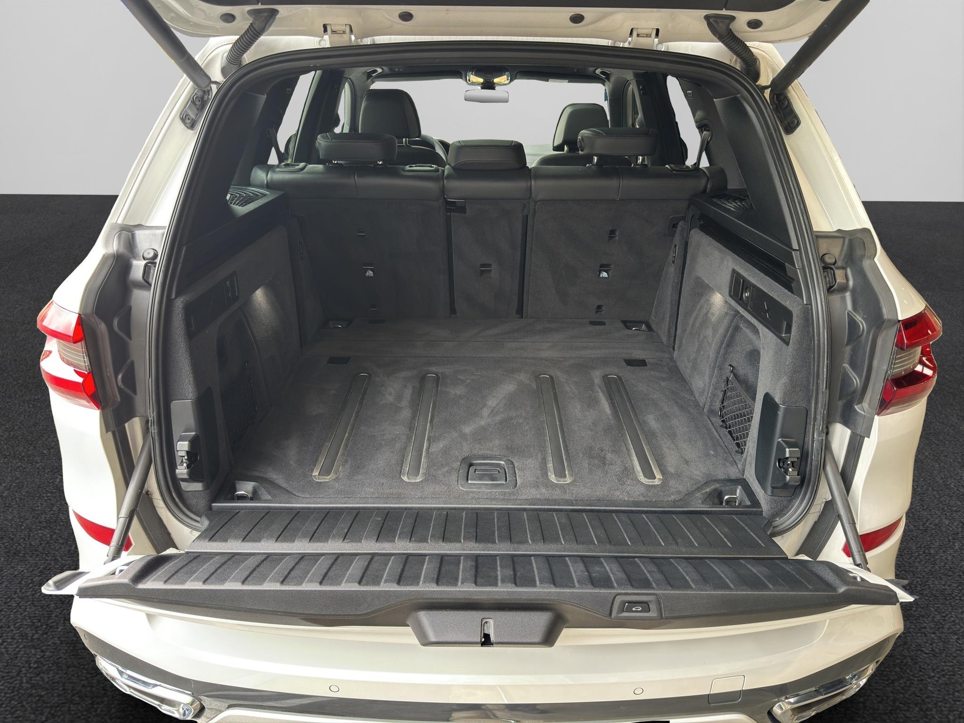 BMW X5 xDrive 48V 40d M Sport Steptronic-image-23
