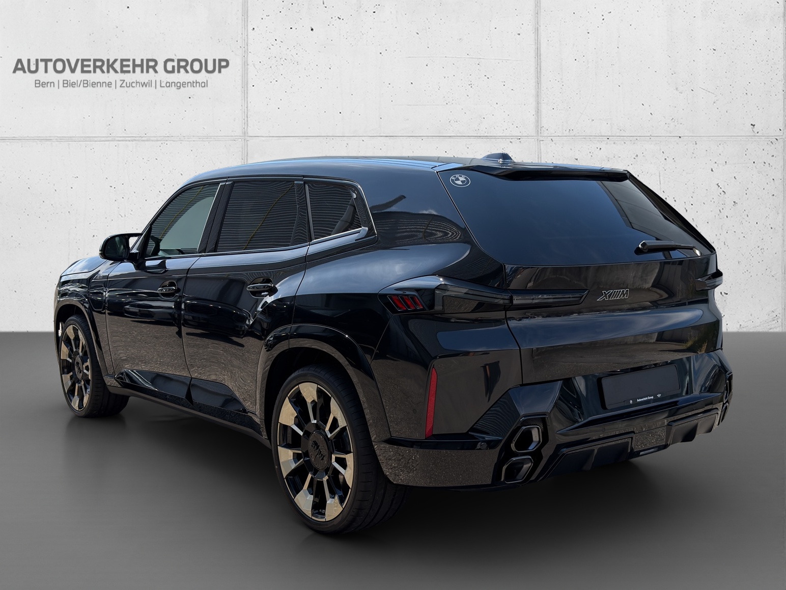 BMW XM xDrive 50e PHEV-showroom-element-2