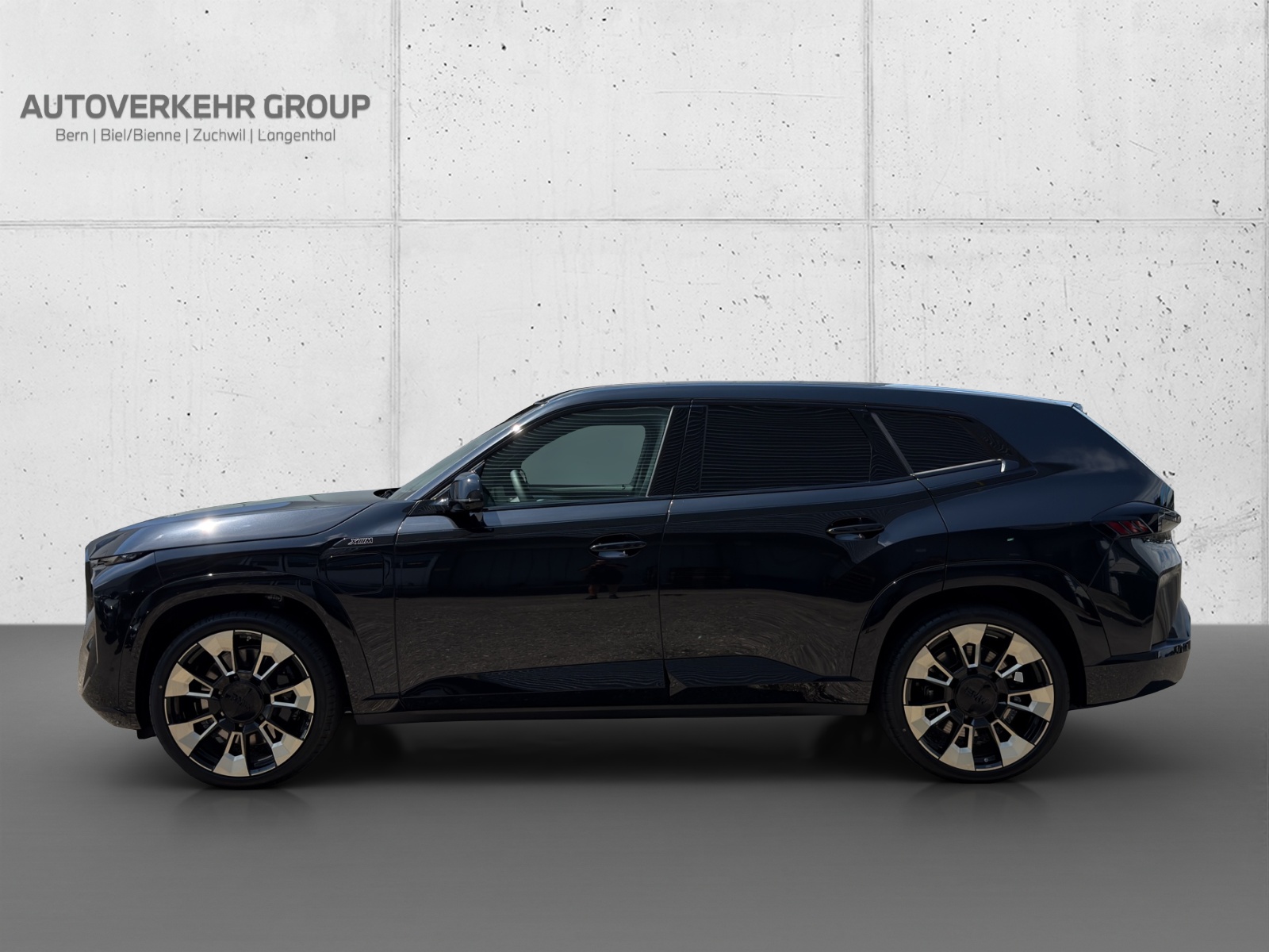 BMW XM xDrive 50e PHEV-showroom-element-1