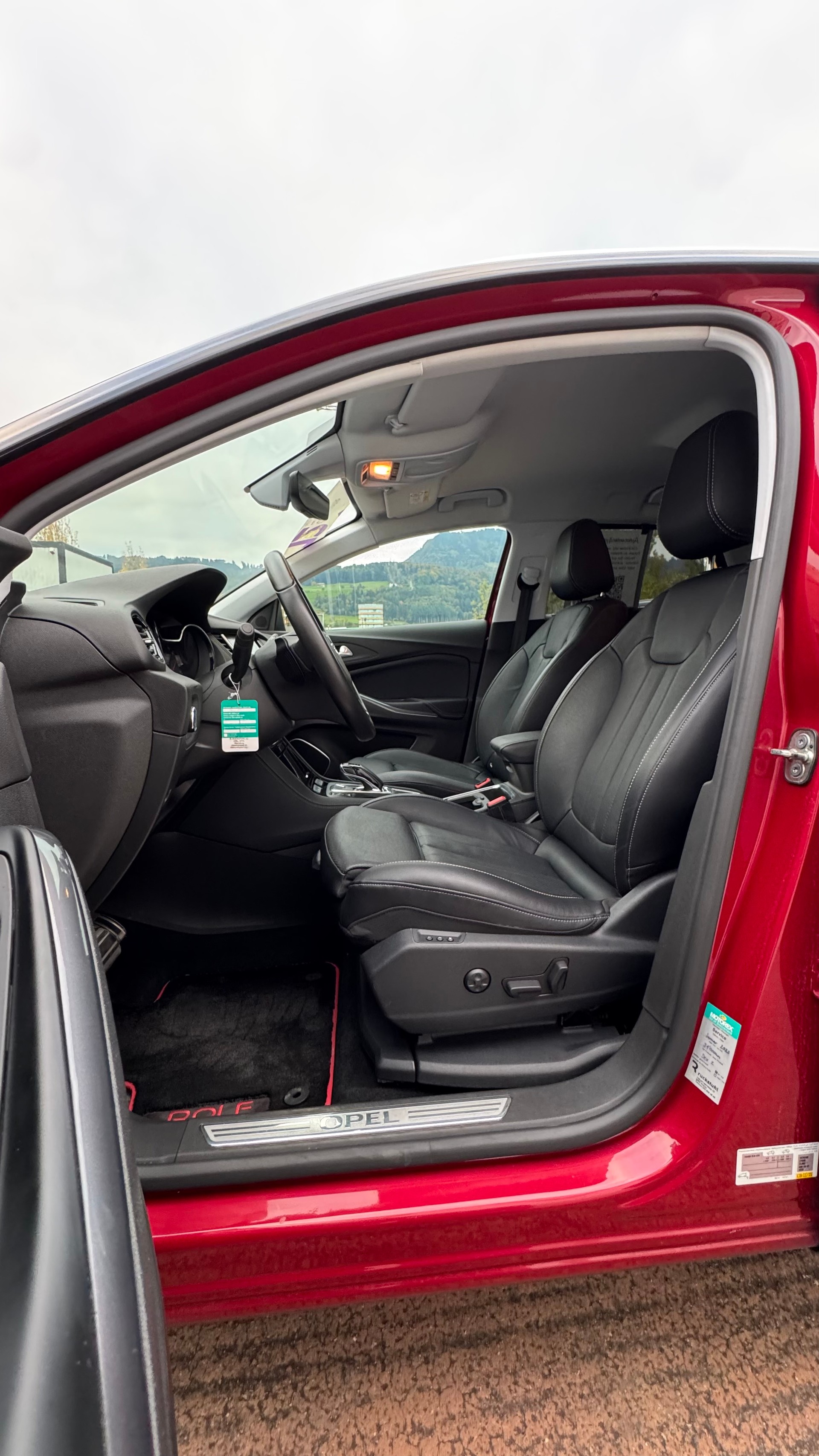 OPEL Grandland X 1.6 Hybrid4 Ultimate Automatik-image-11