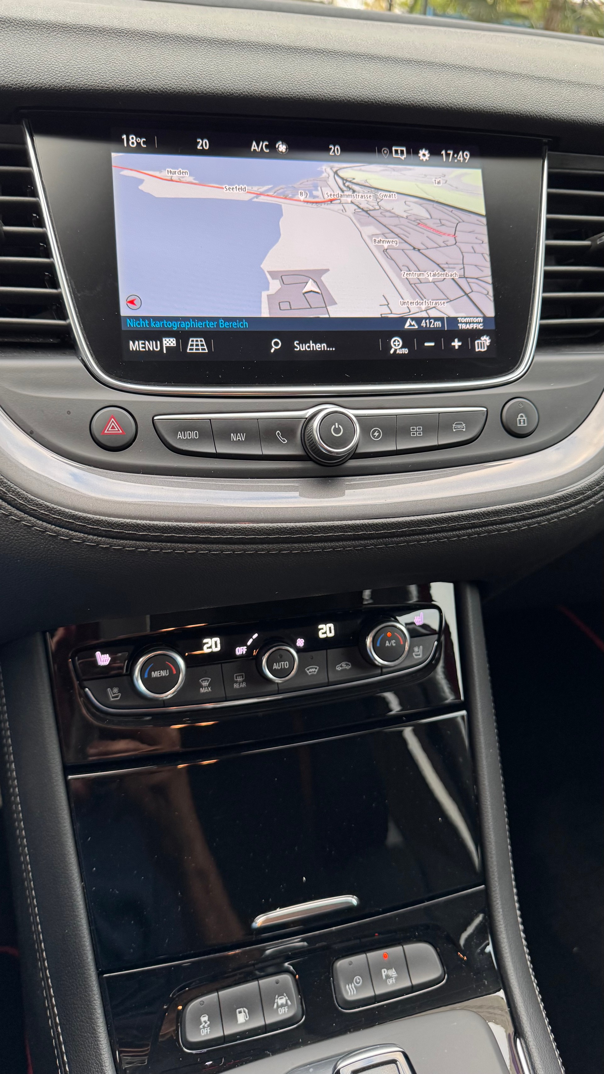 OPEL Grandland X 1.6 Hybrid4 Ultimate Automatik-image-14