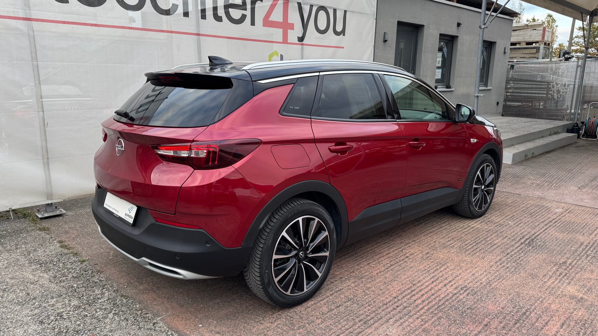 OPEL Grandland X 1.6 Hybrid4 Ultimate Automatik-image-6