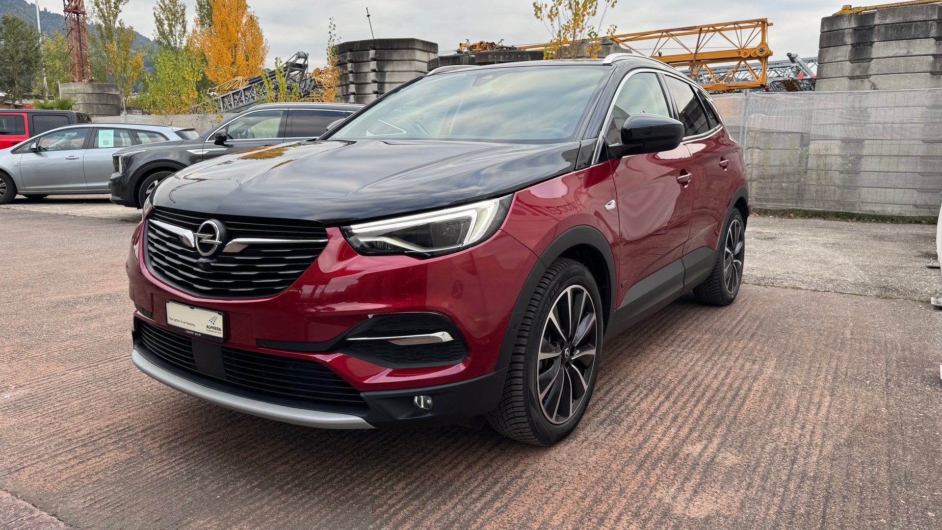 OPEL Grandland X 1.6 Hybrid4 Ultimate Automatik-image-3