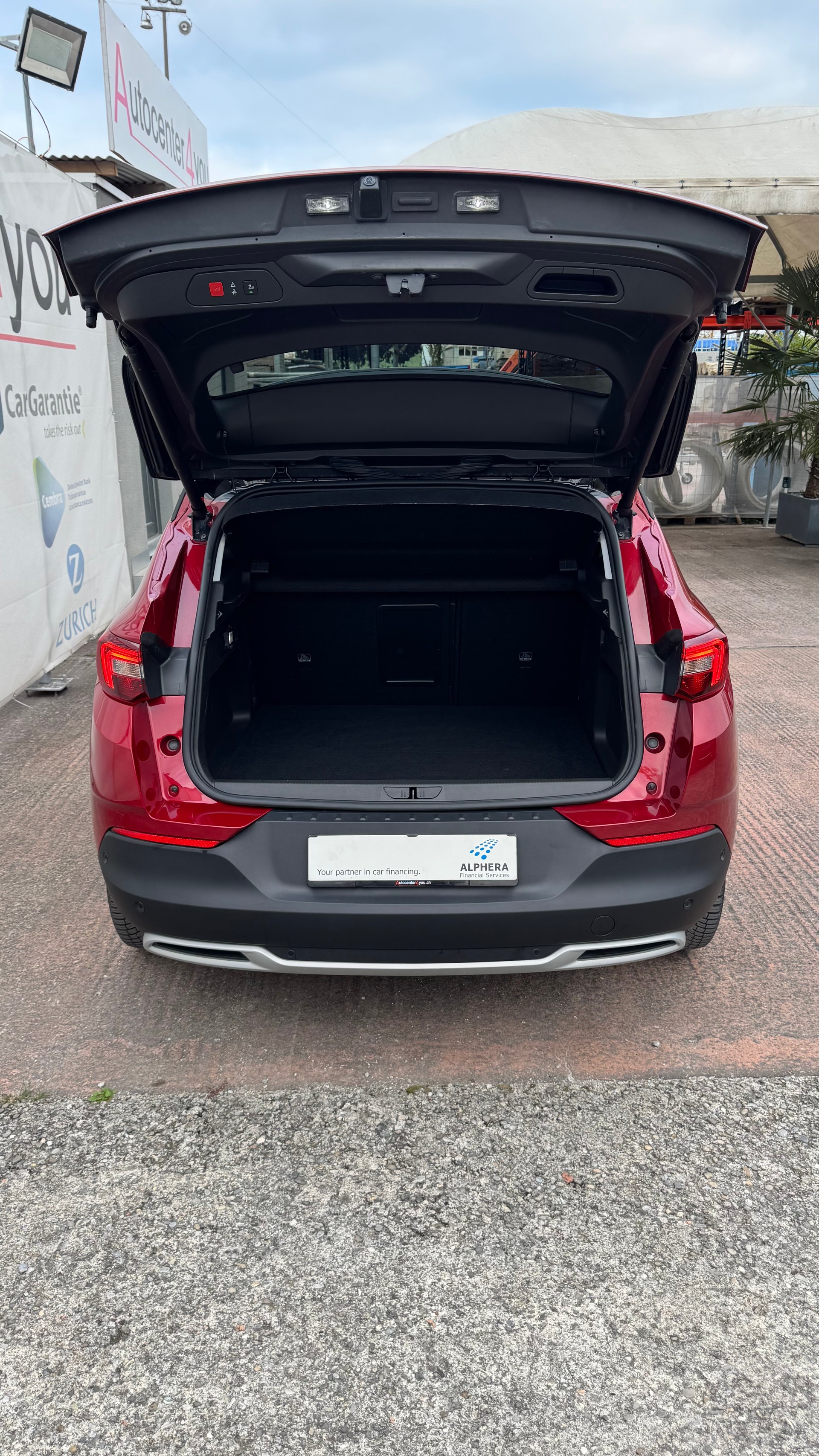 OPEL Grandland X 1.6 Hybrid4 Ultimate Automatik-image-8