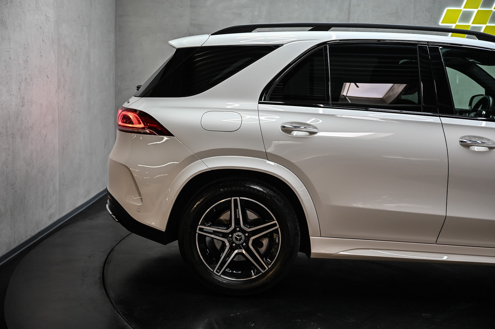 MERCEDES-BENZ GLE 400 d AMG Line 4matic-image-13