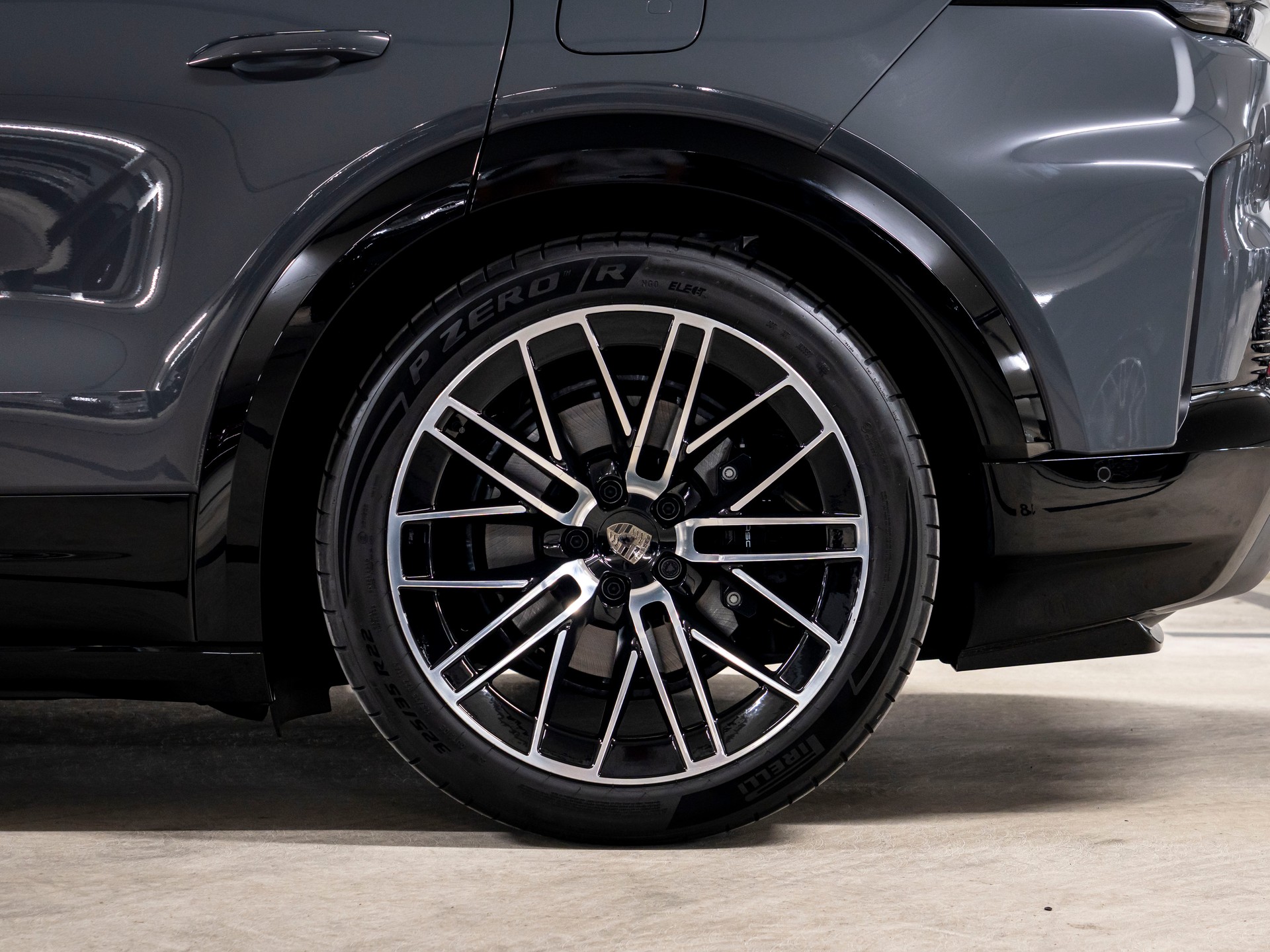 PORSCHE Cayenne Turbo Electric 113 kWh-image-10