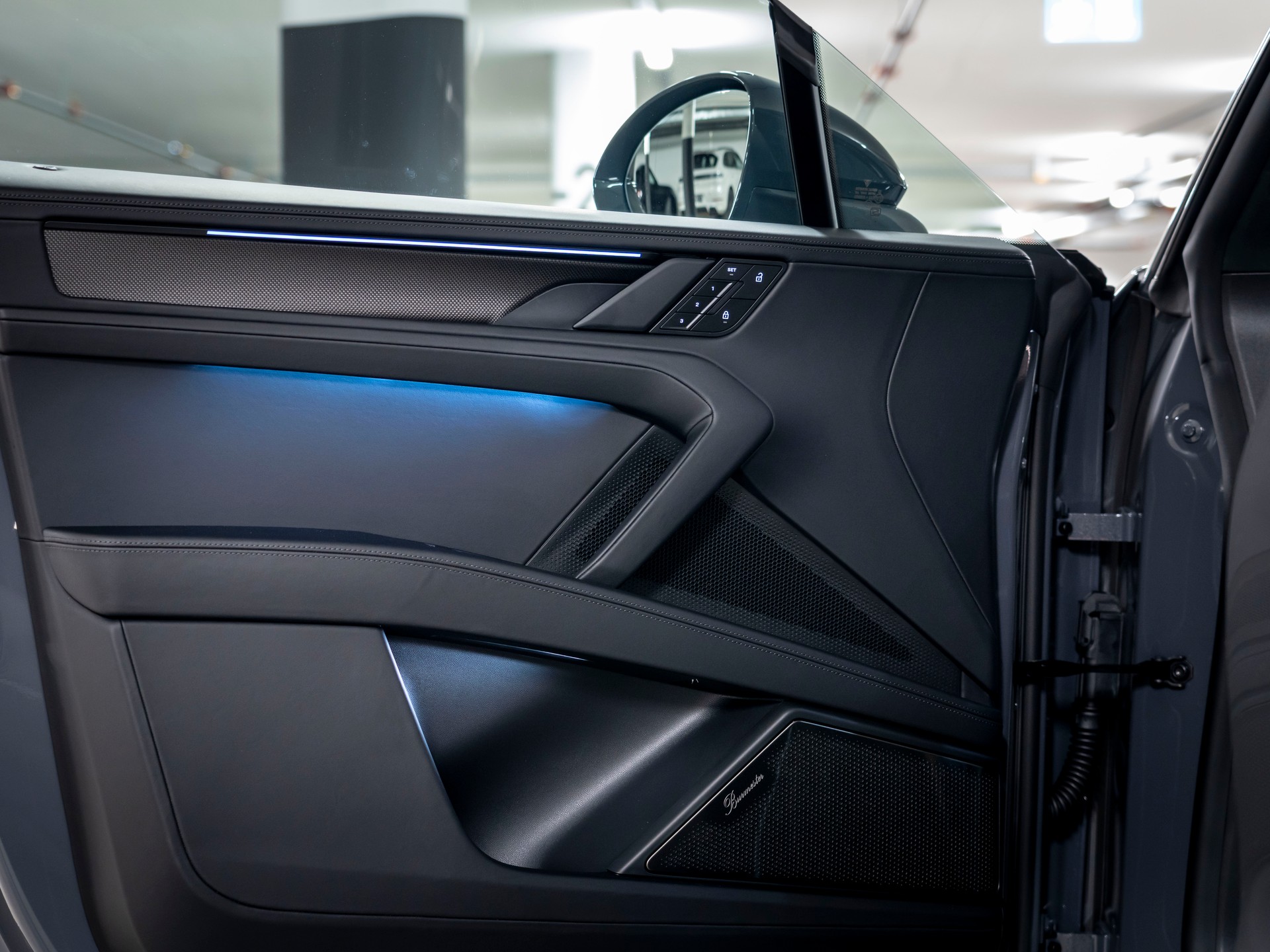 PORSCHE Cayenne Turbo Electric 113 kWh-image-12