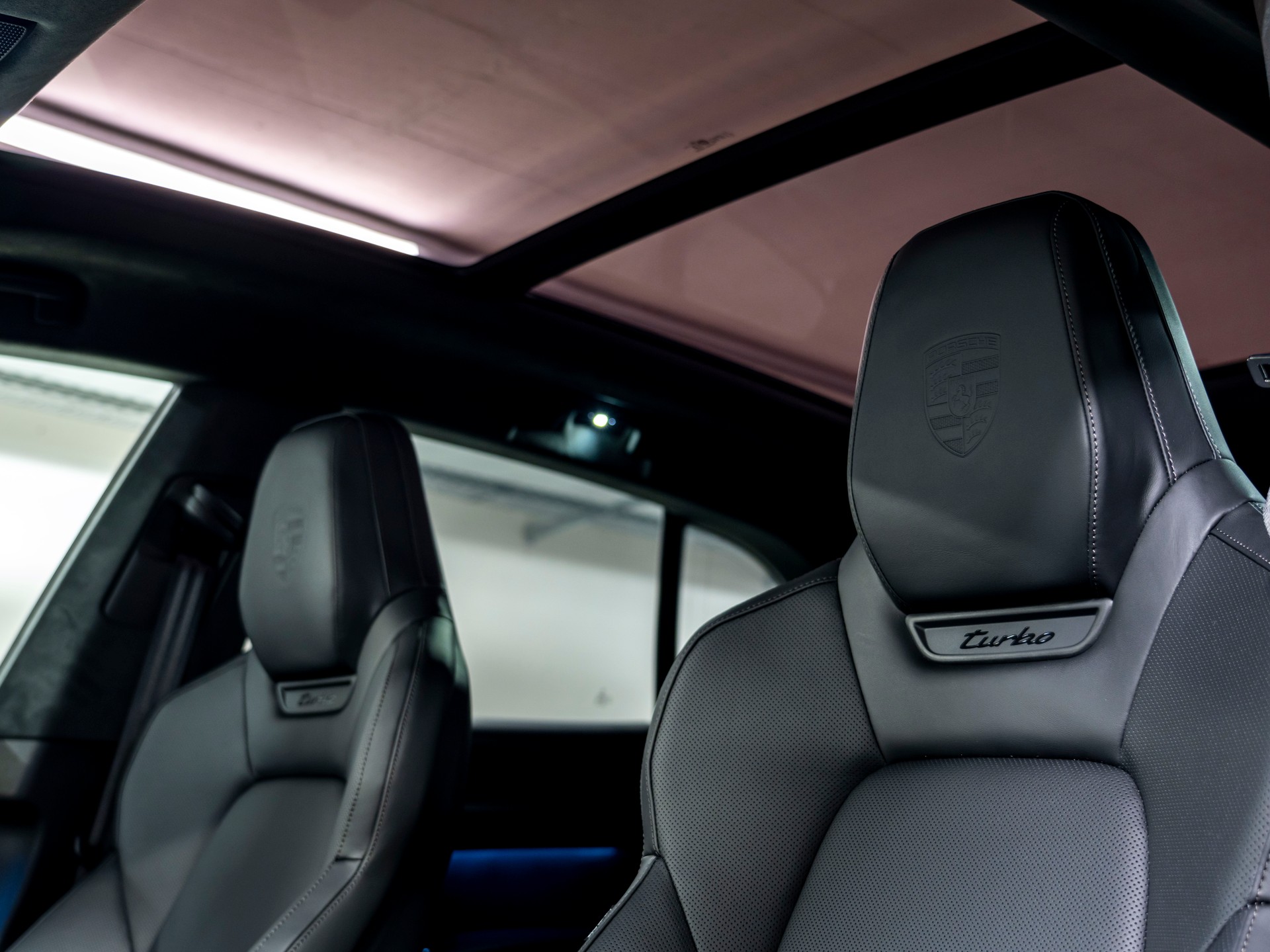 PORSCHE Cayenne Turbo Electric 113 kWh-image-18
