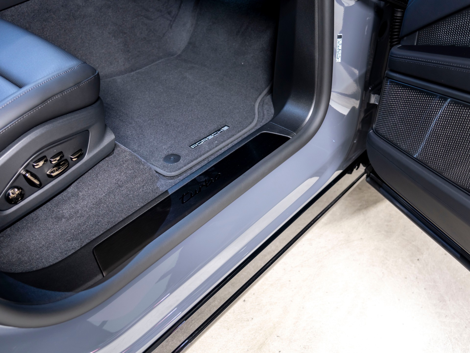 PORSCHE Cayenne Turbo Electric 113 kWh-image-23