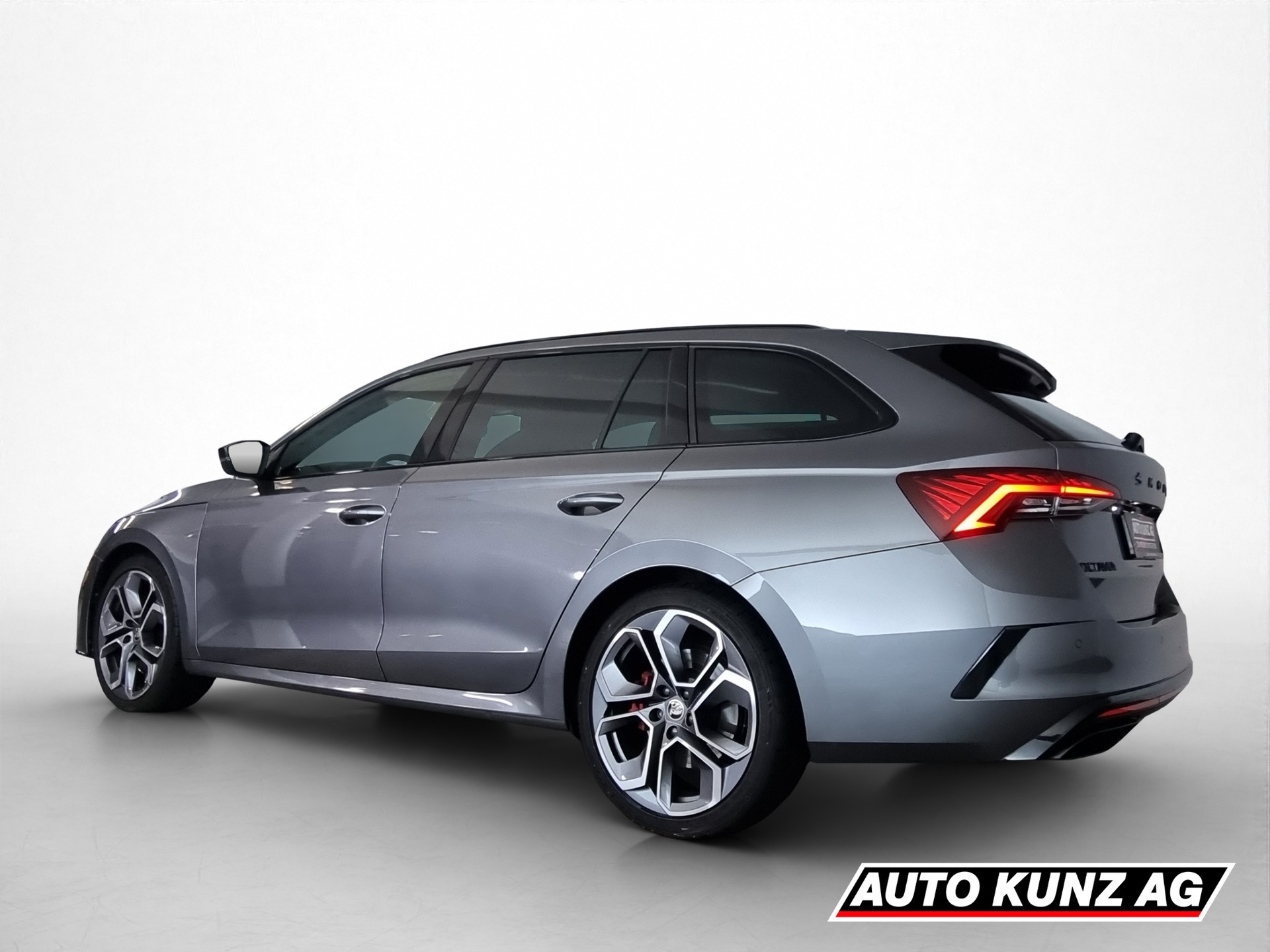 SKODA Octavia Combi 2.0 TSI DSG RS-image-3