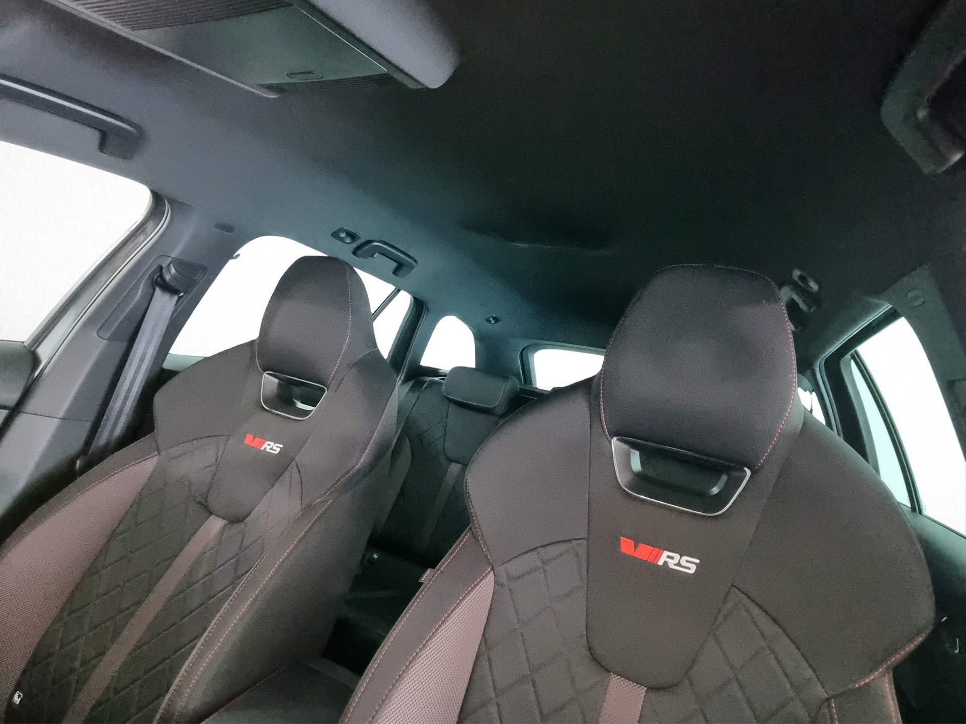 SKODA Octavia Combi 2.0 TSI DSG RS-image-12