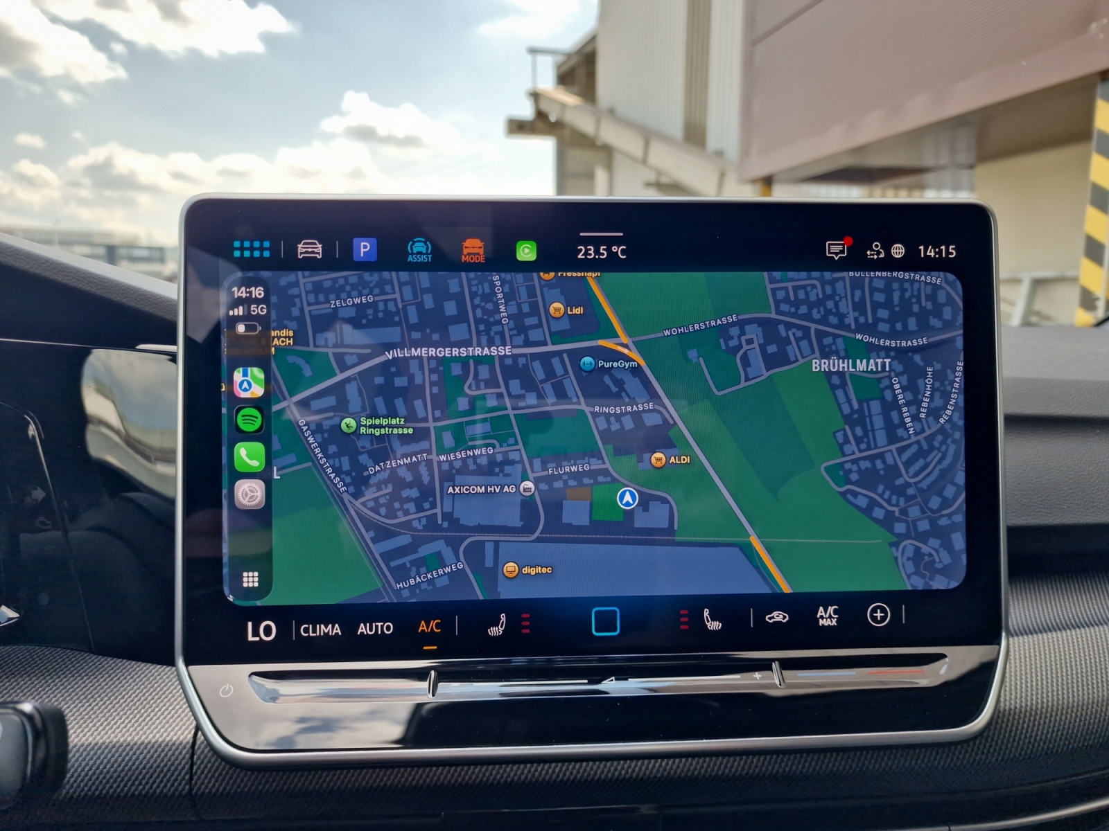 VW Golf Variant 1.5 eTSI R-Line DSG Panorama AHK-image-15