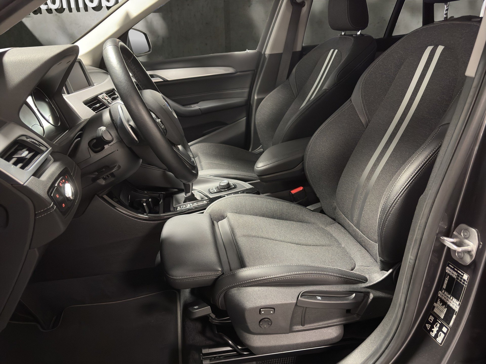 BMW X1 xDrive 18d Sport Line Steptronic-image-11