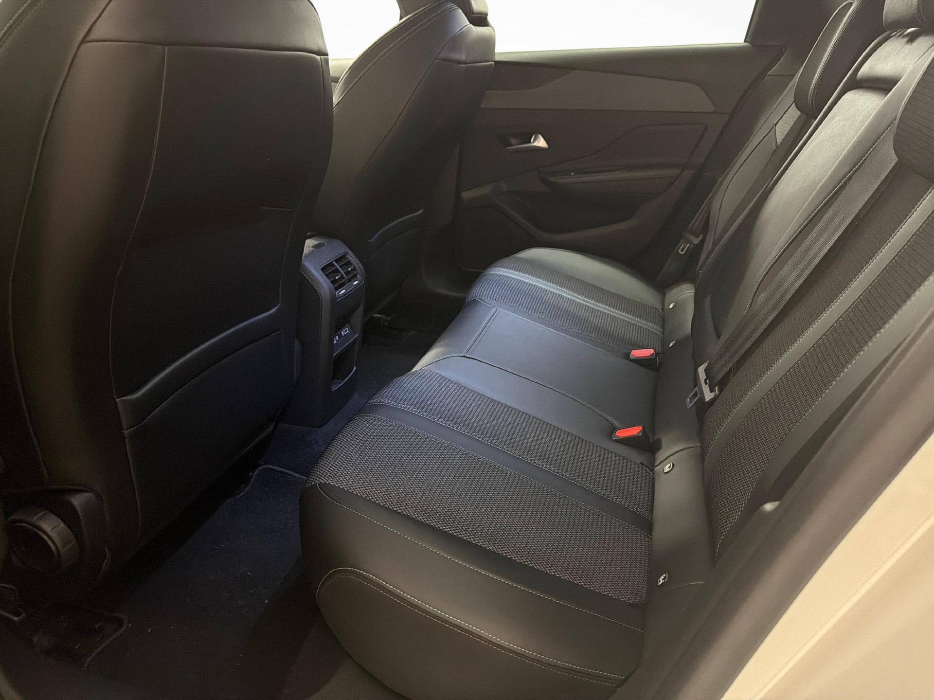 PEUGEOT 308 SW 1.5 BlueHDi Allure Pack-image-10