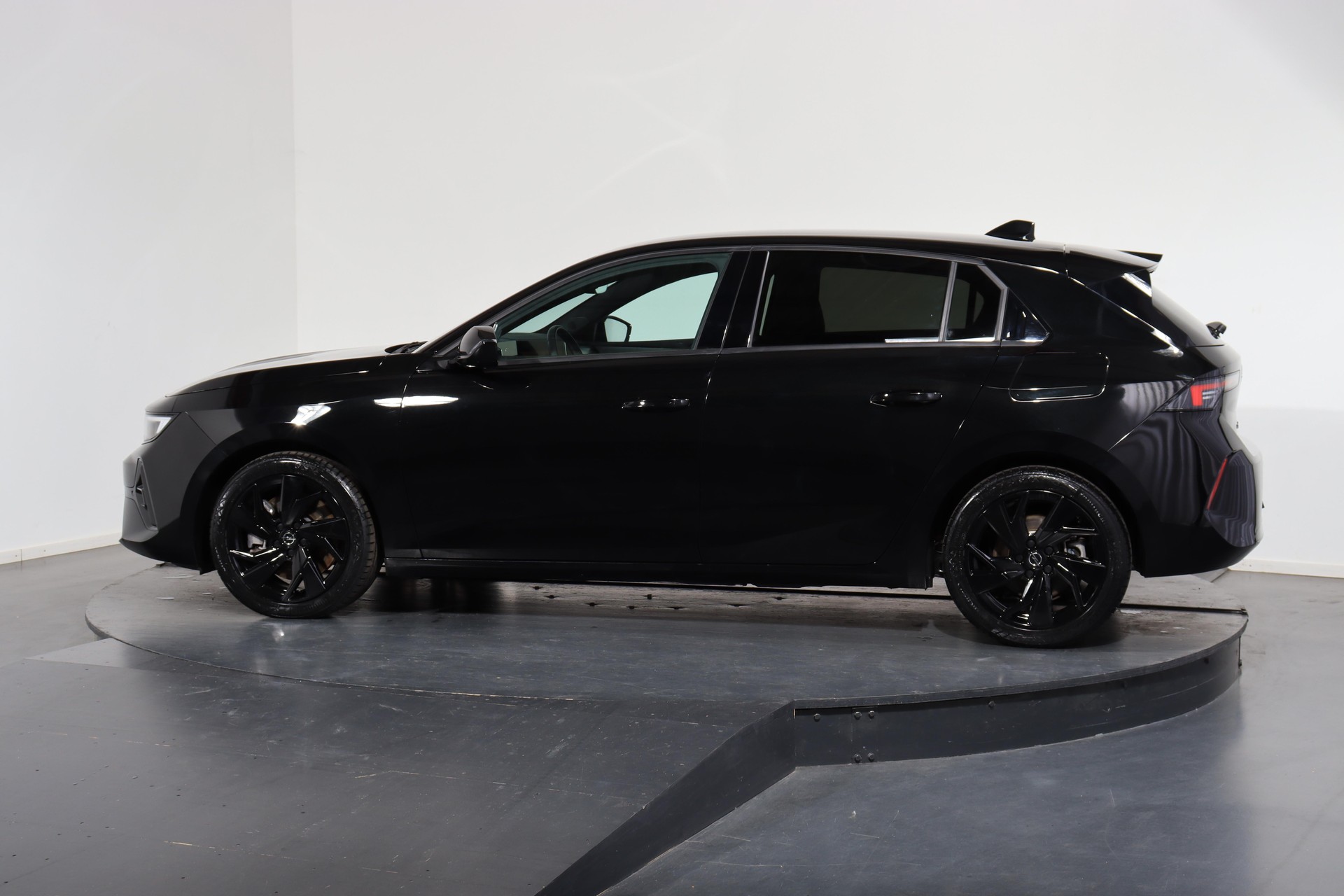 OPEL Astra 1.6 T PHEV 180 Swiss Plus-showroom-element-1