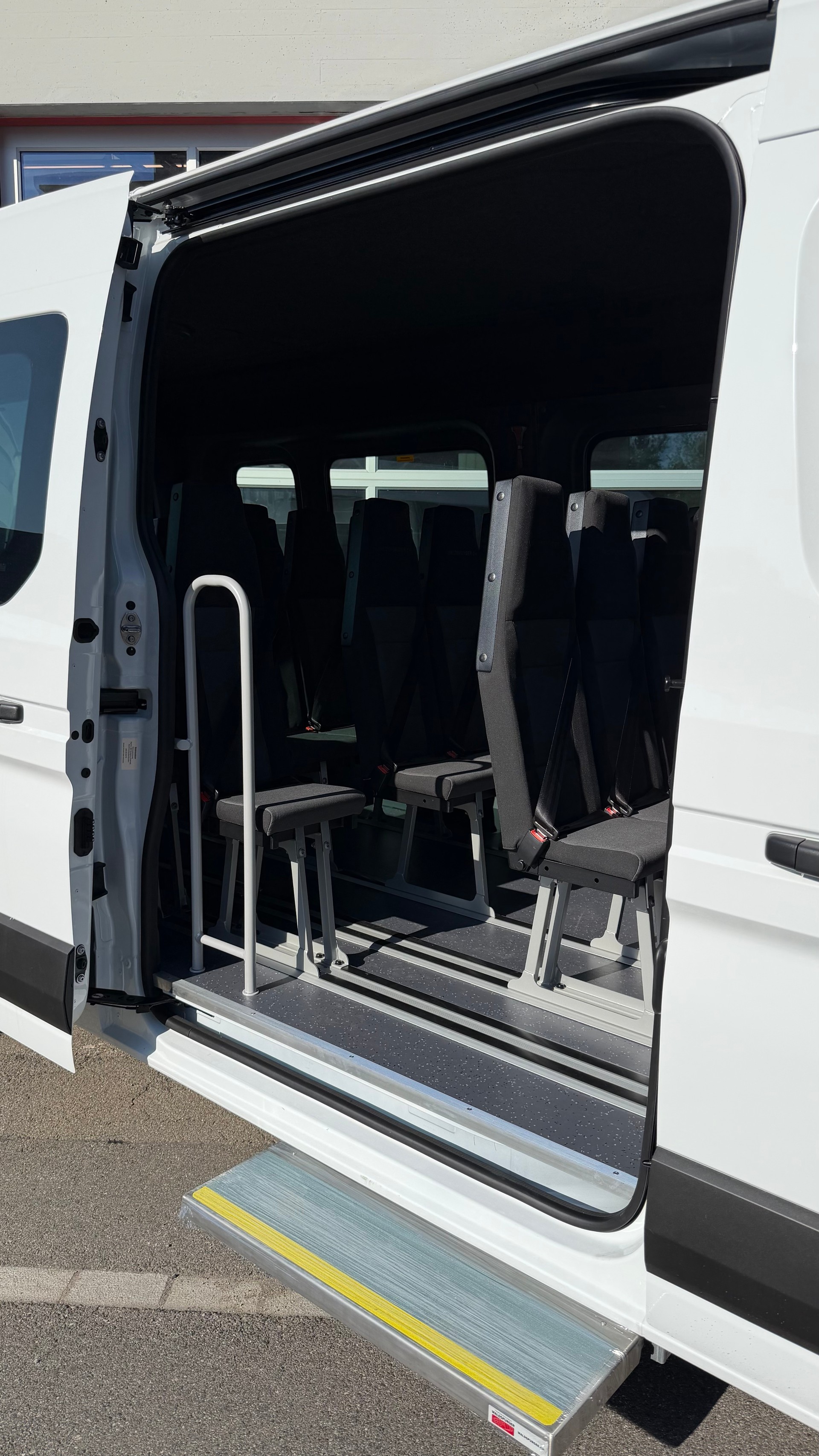 RENAULT E-Tech Master Schulbus 22 Plätze-image-3