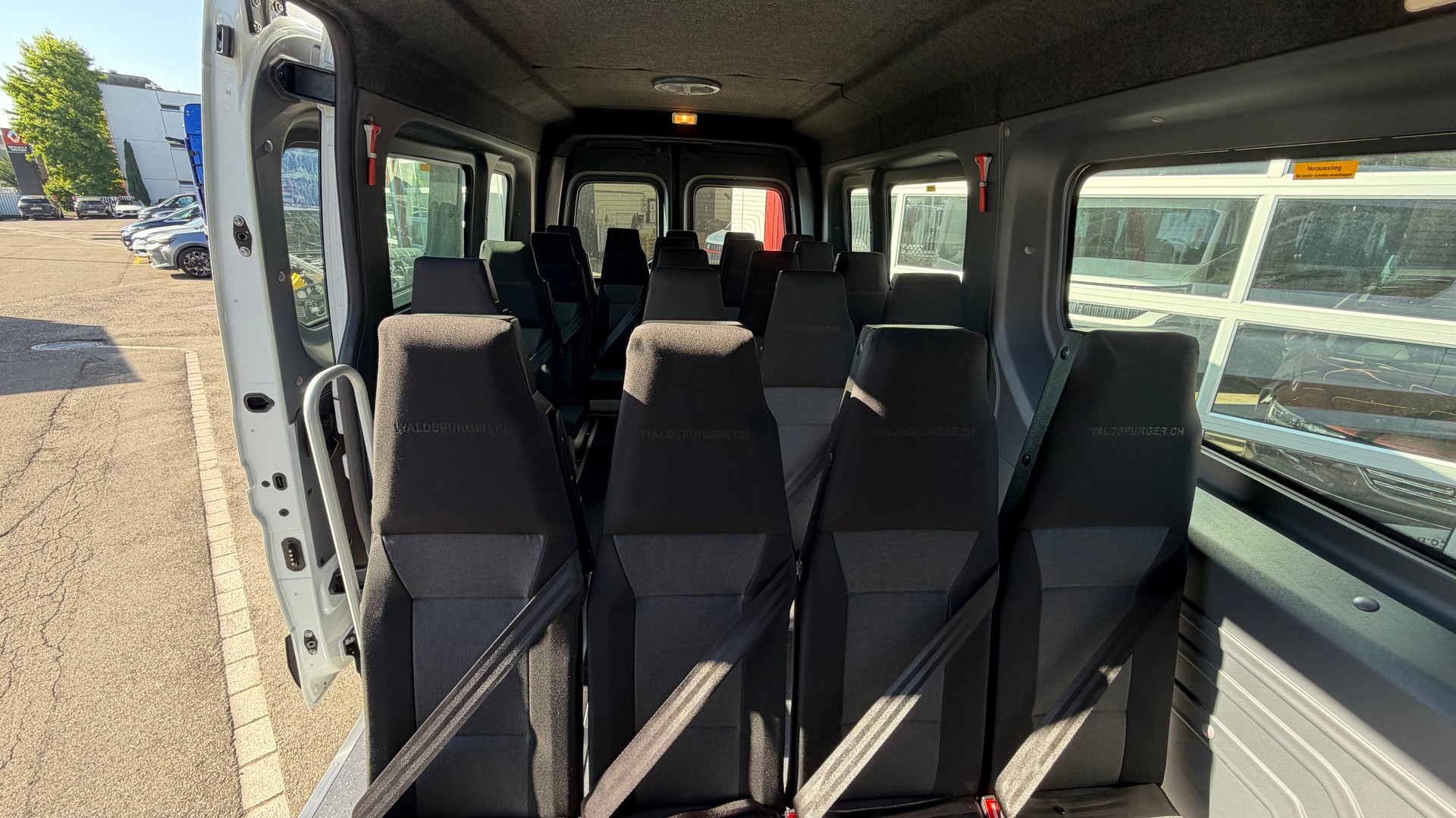 RENAULT E-Tech Master Schulbus 22 Plätze-image-4