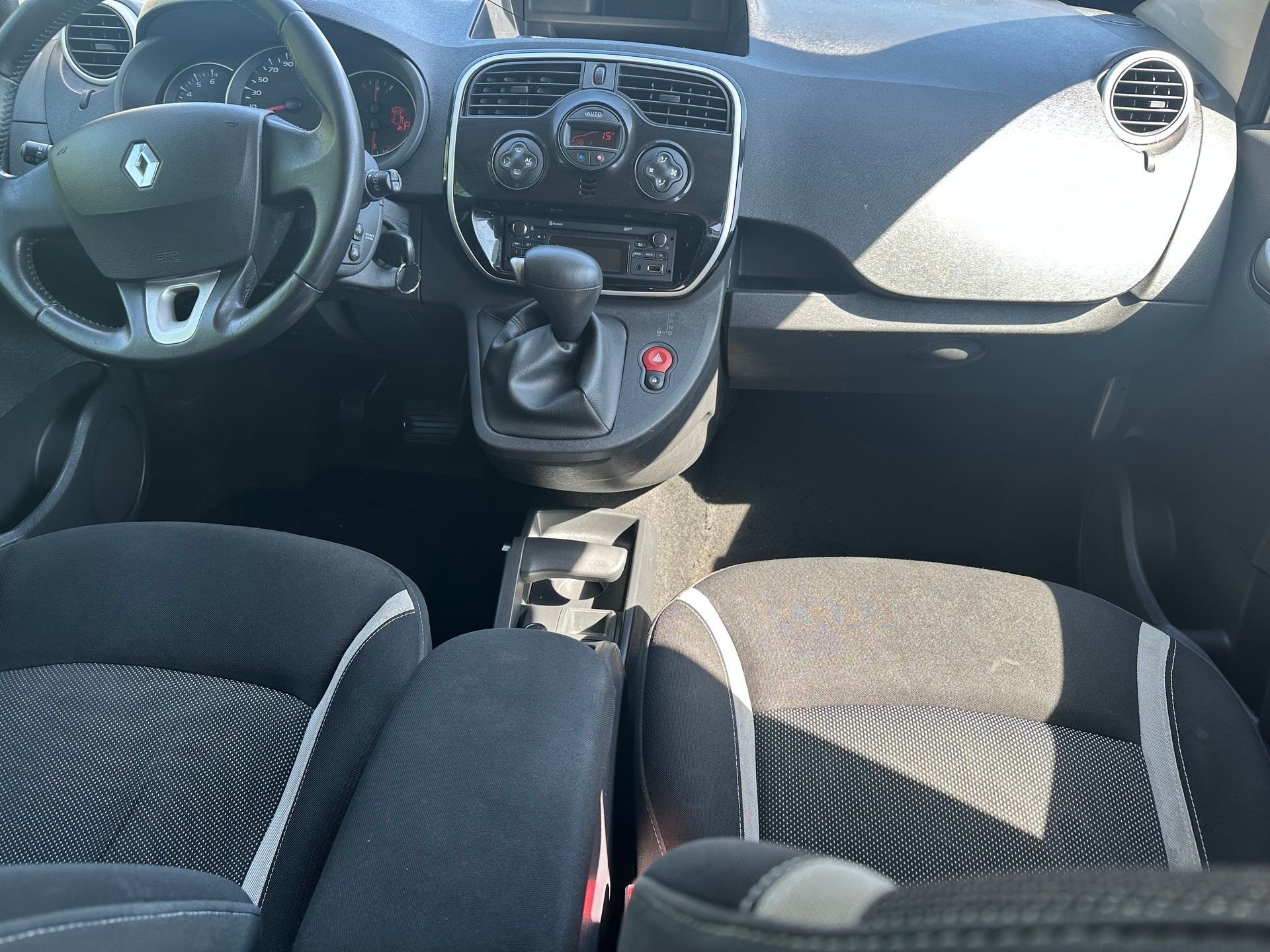 RENAULT Kangoo 1.6 16V Swiss Edition Automatic-image-7