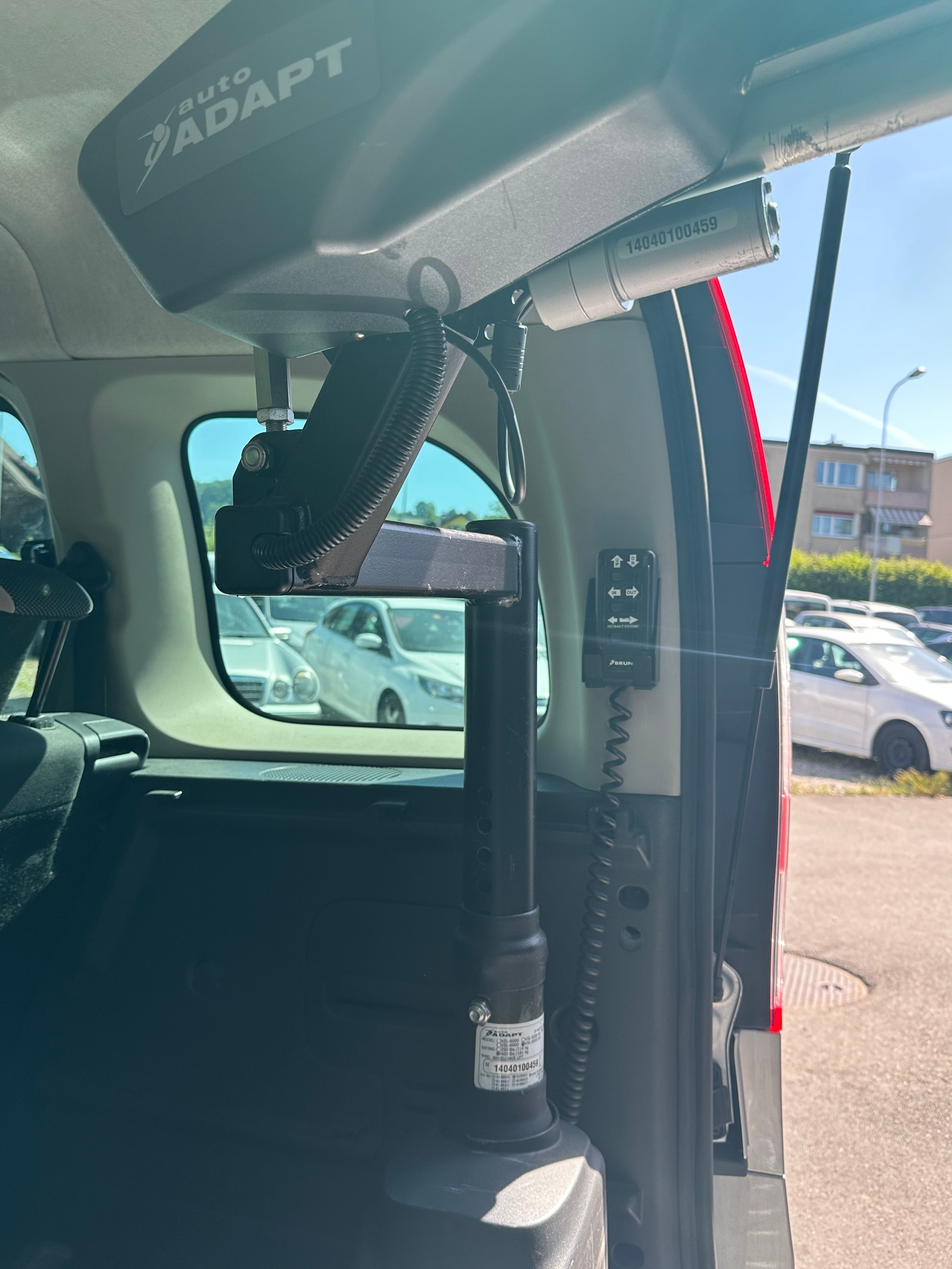 RENAULT Kangoo 1.6 16V Swiss Edition Automatic-image-11