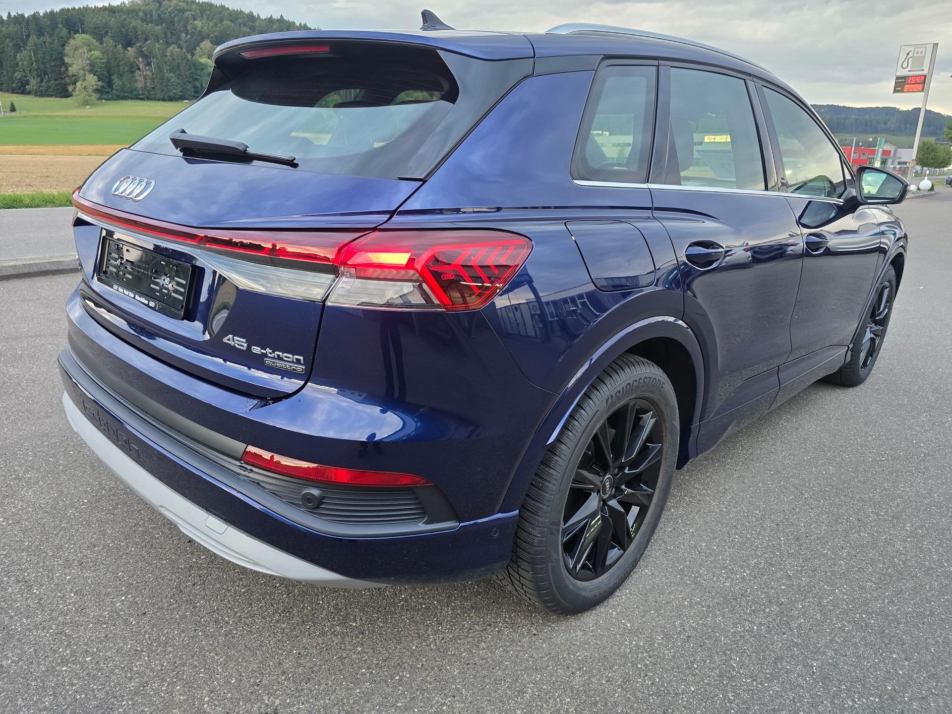 AUDI Q4 e-tron 45 *TOP-ZUSTAND*Frsch ab MFK"Wärmepumpe**-image-4