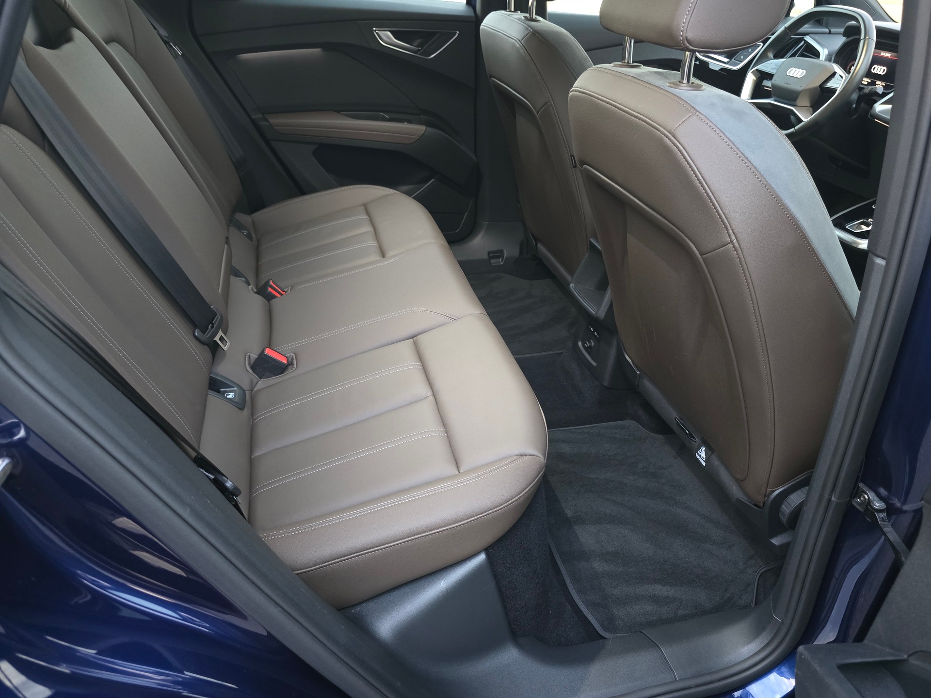 AUDI Q4 e-tron 45 *TOP-ZUSTAND*Frsch ab MFK"Wärmepumpe**-image-9