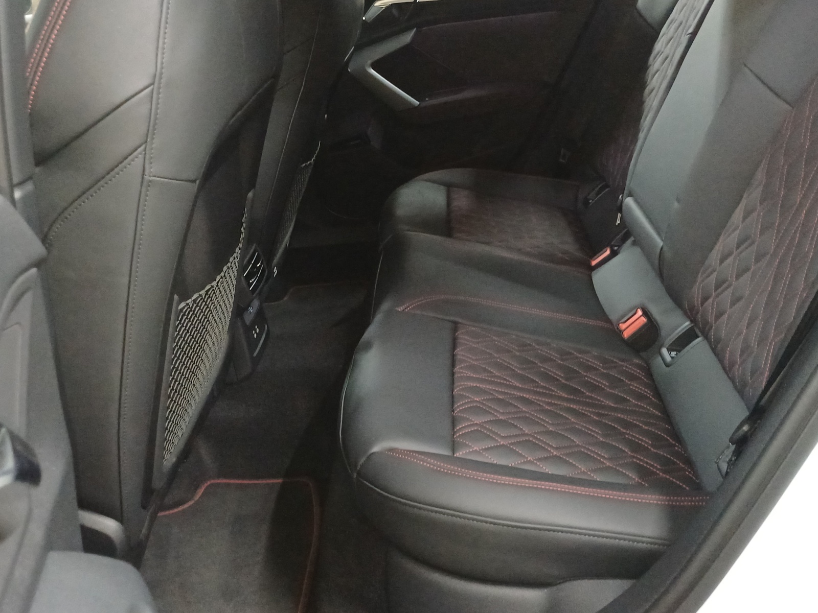 AUDI S3 Sportback TFSI quattro S-tronic-image-11