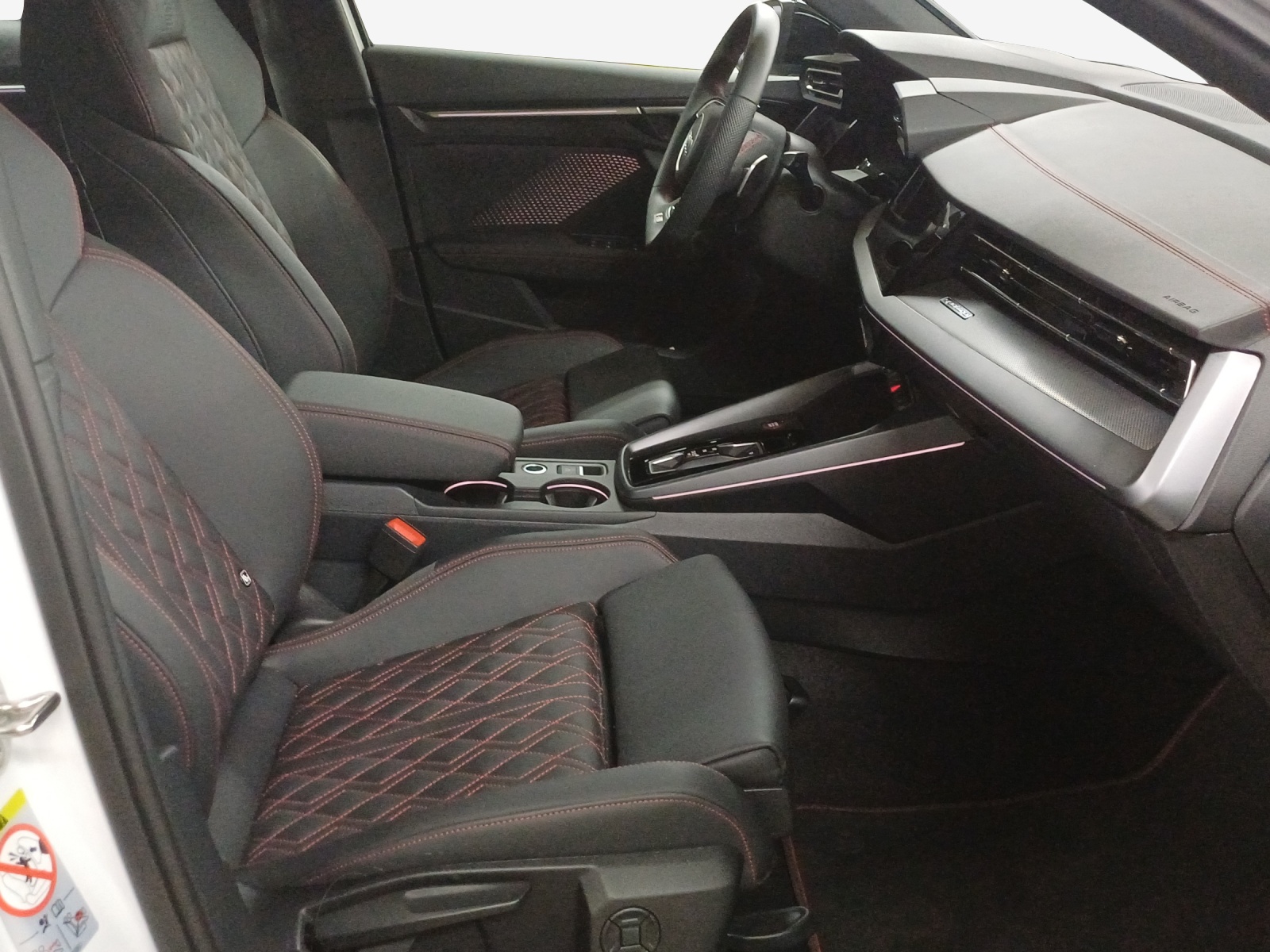AUDI S3 Sportback TFSI quattro S-tronic-image-13
