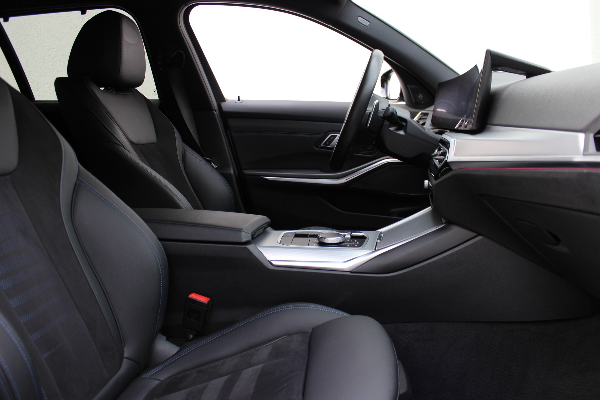 BMW 320d xDrive 48V Touring M SPORTPAKET-image-3