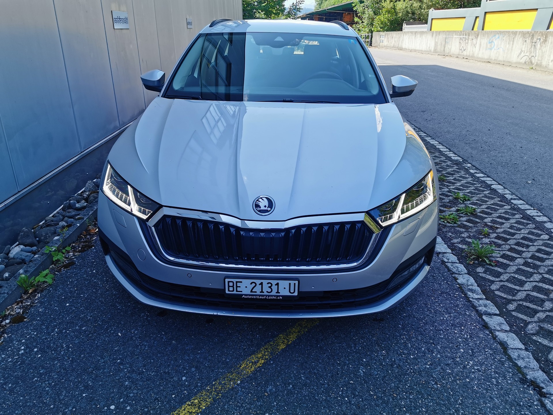 SKODA Octavia Combi 2.0 TDI DSG Ambition 4x4-image-4