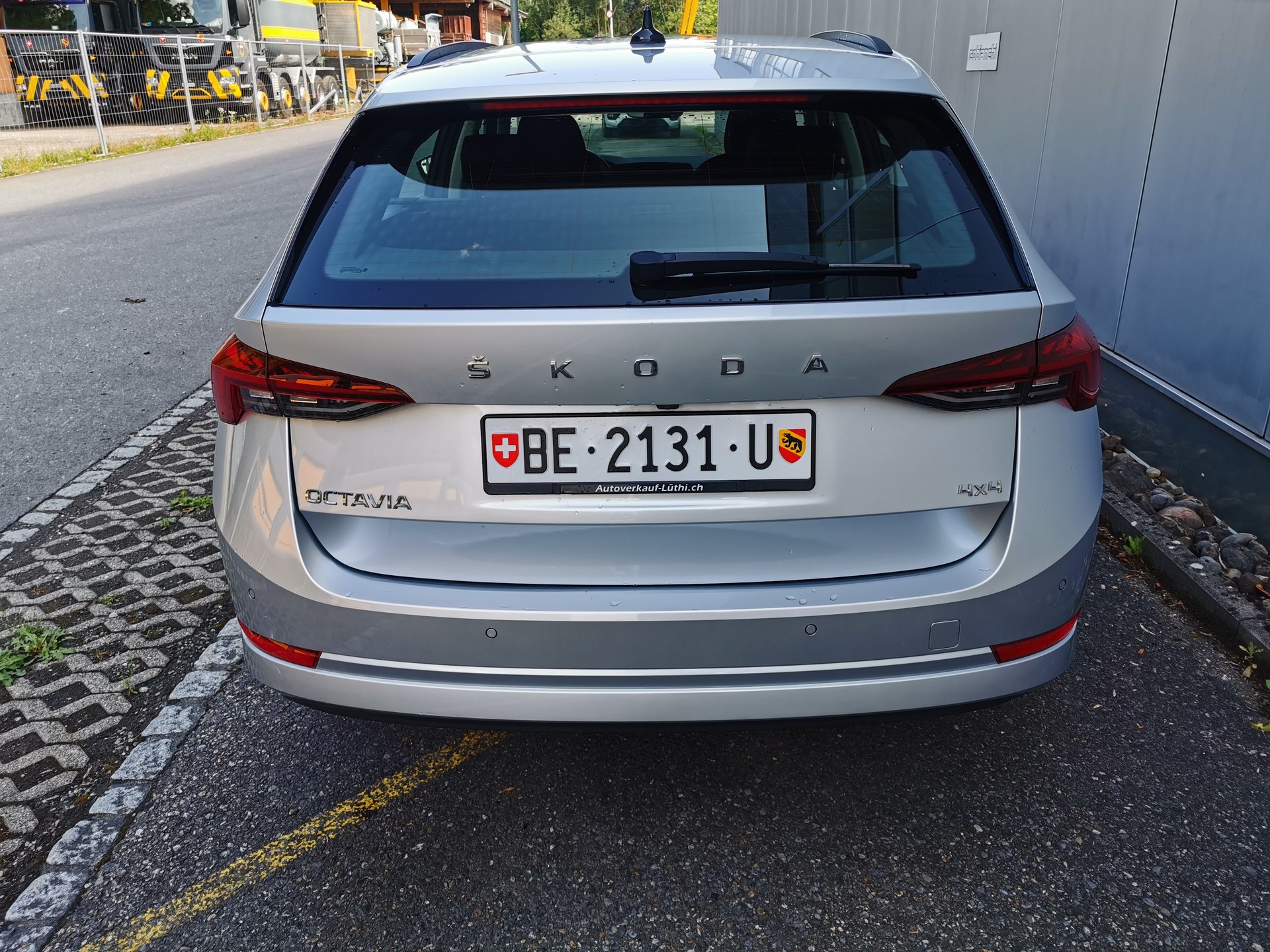 SKODA Octavia Combi 2.0 TDI DSG Ambition 4x4-image-5