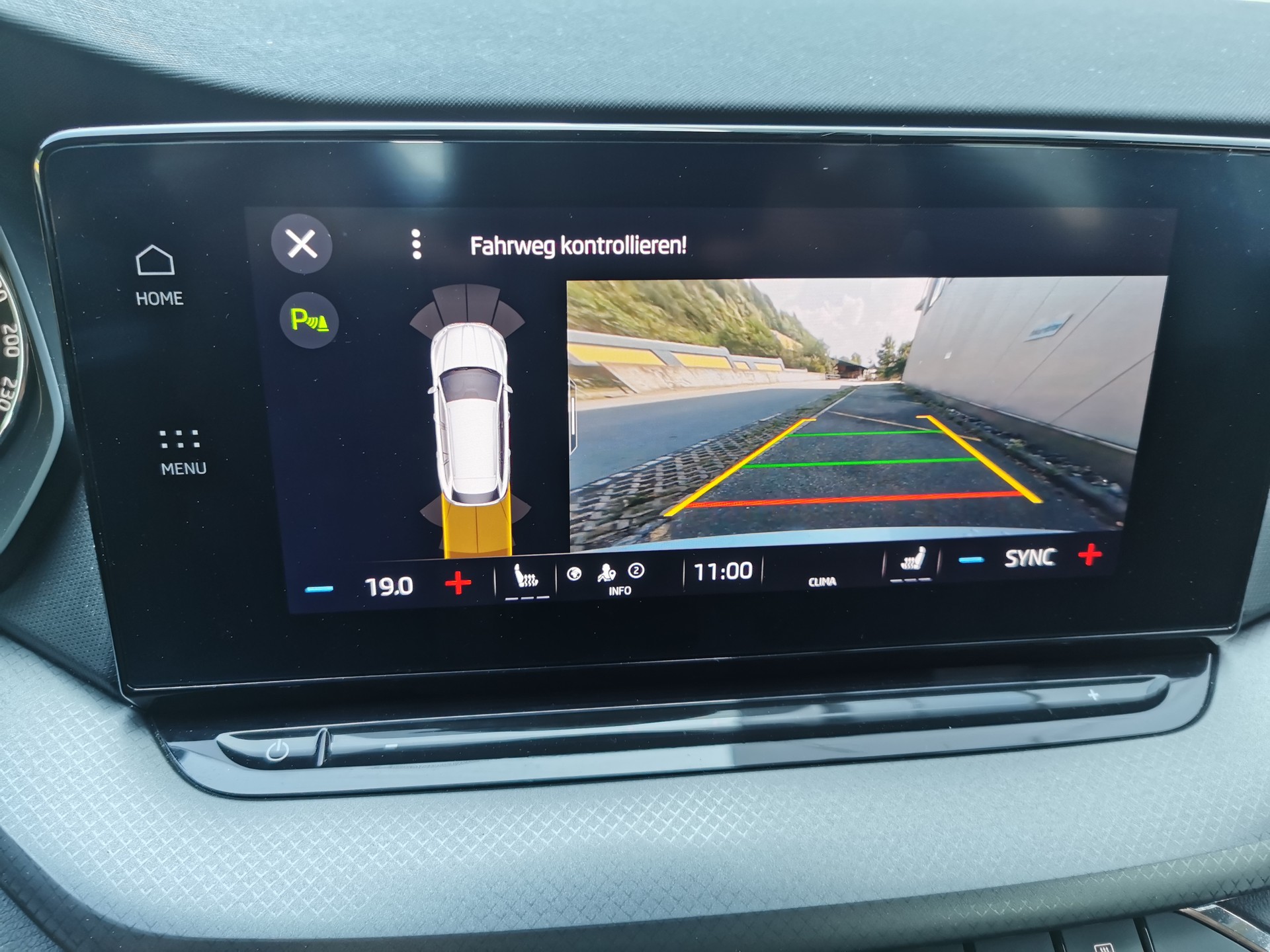 SKODA Octavia Combi 2.0 TDI DSG Ambition 4x4-image-8