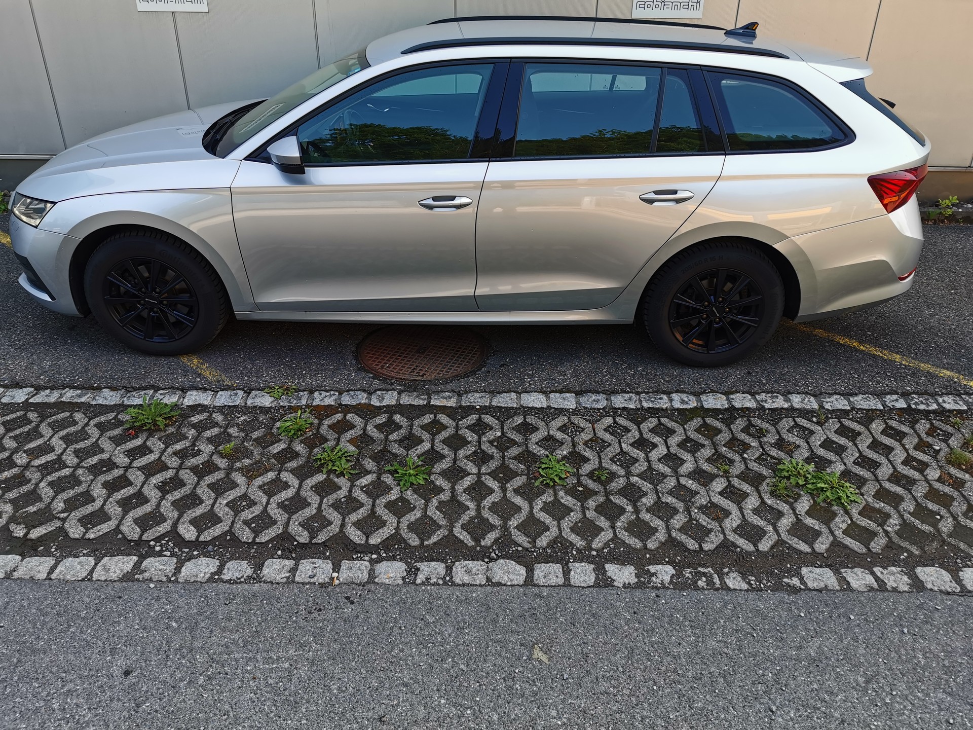 SKODA Octavia Combi 2.0 TDI DSG Ambition 4x4-image-3