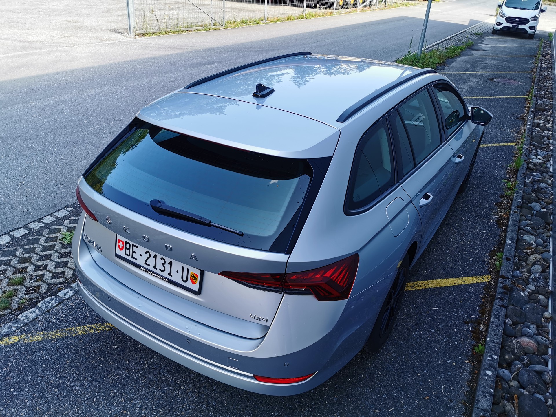 SKODA Octavia Combi 2.0 TDI DSG Ambition 4x4-image-1