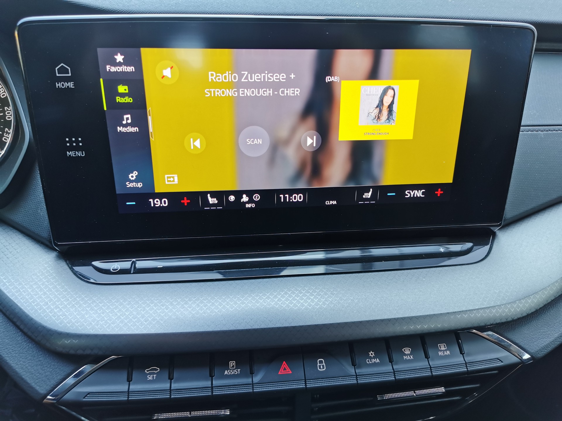 SKODA Octavia Combi 2.0 TDI DSG Ambition 4x4-image-9
