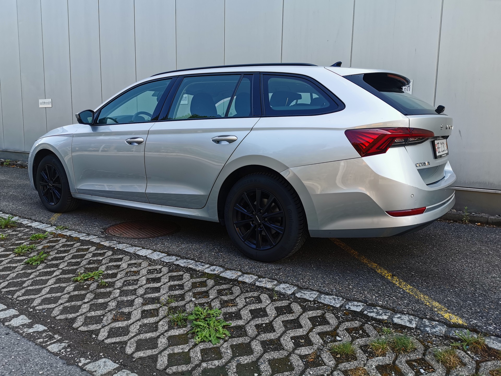 SKODA Octavia Combi 2.0 TDI DSG Ambition 4x4-image-2