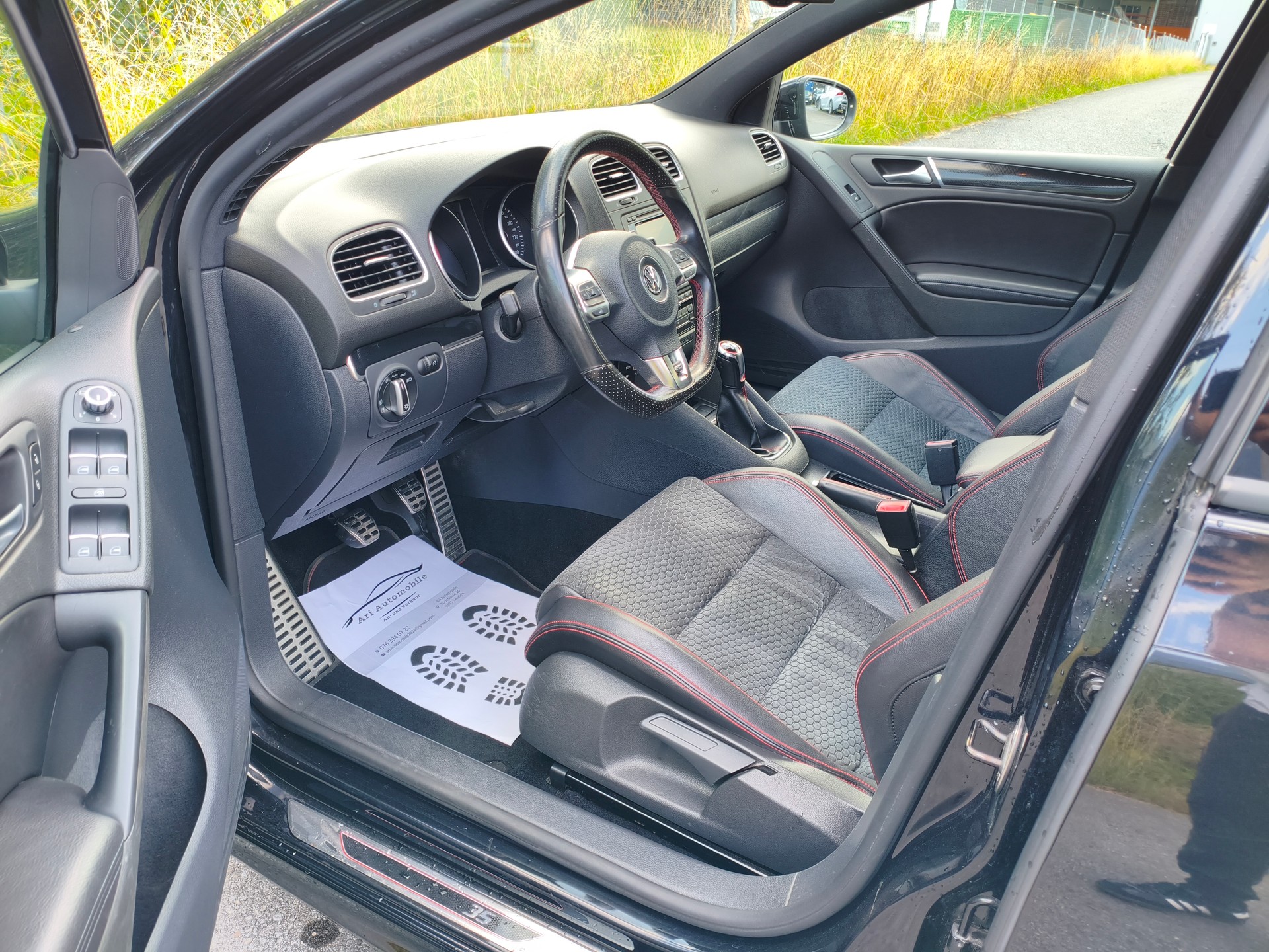 VW Golf 2.0 TSI GTI Edition 35-image-12