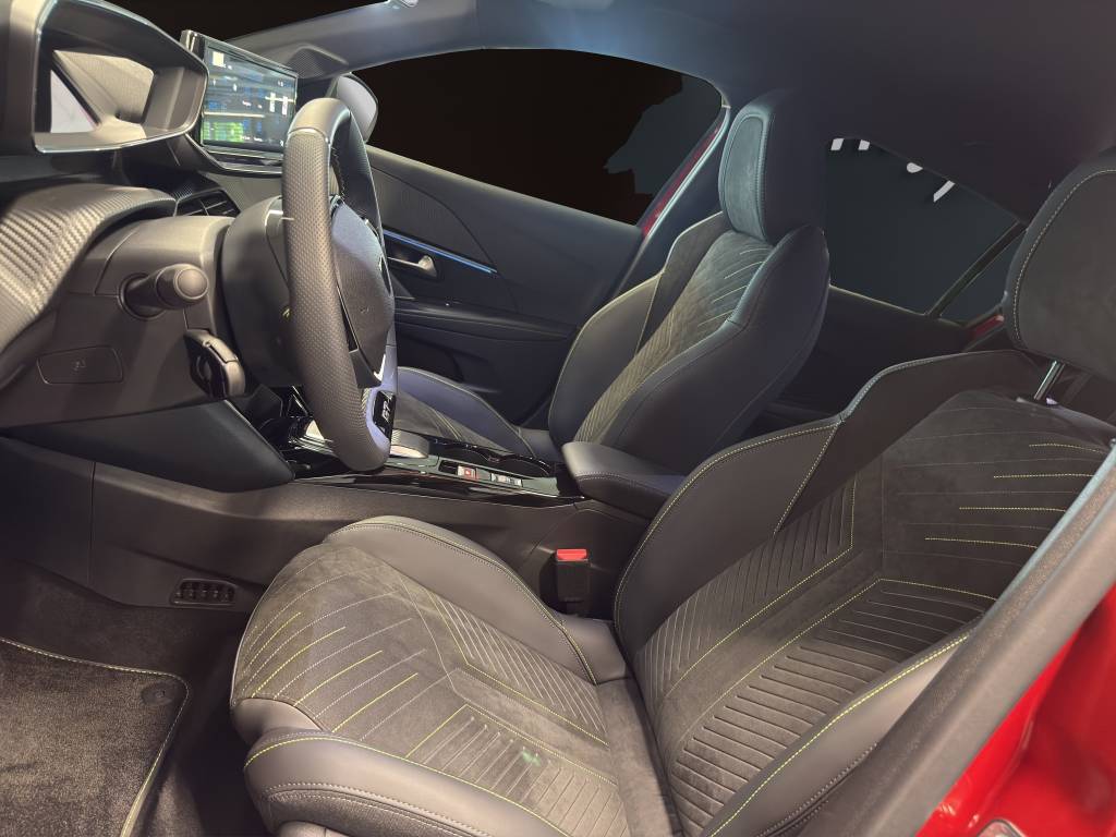 PEUGEOT 208 1.2 MHEV 145 GT-image-7