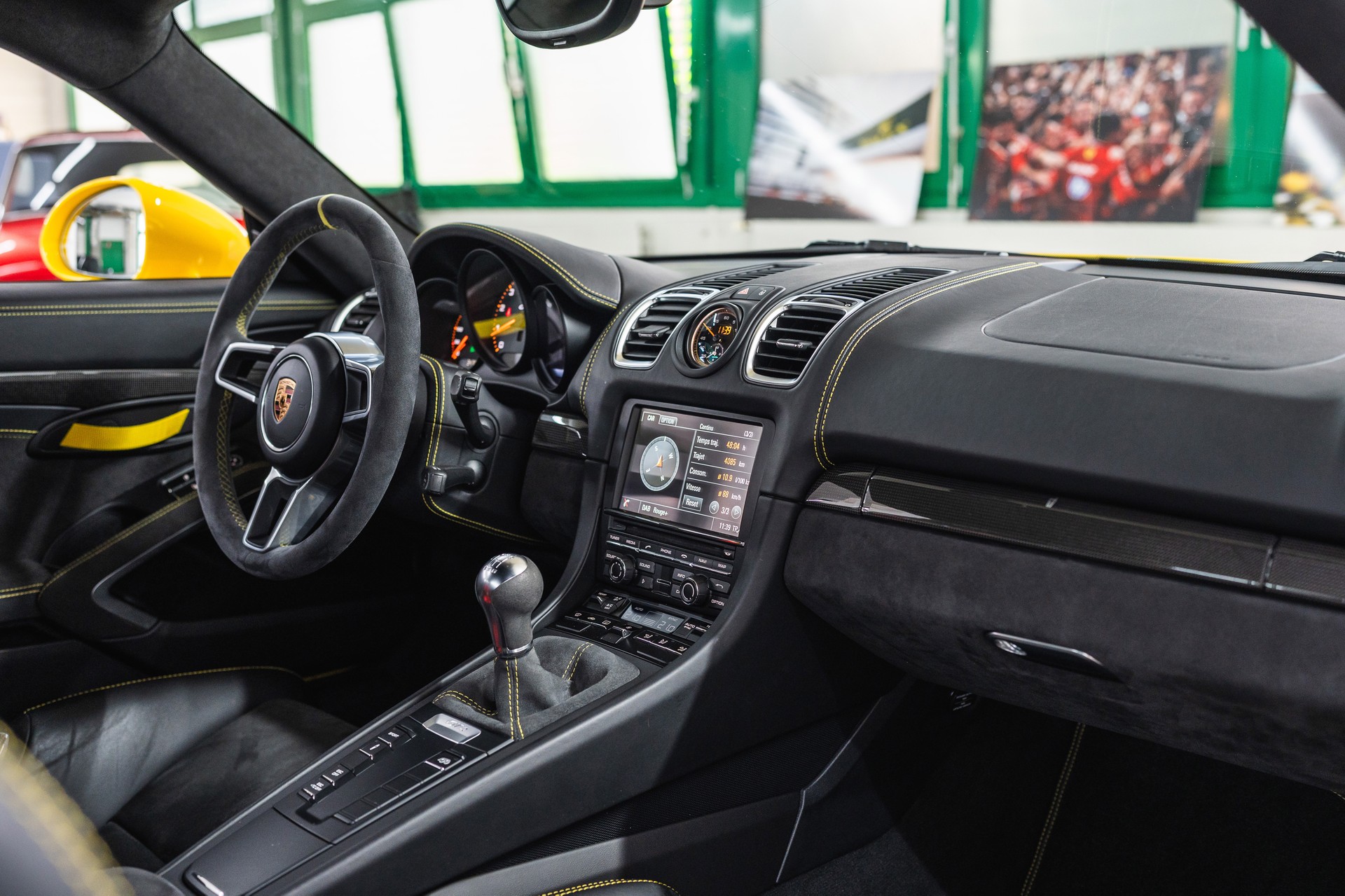 PORSCHE Cayman GT4-image-12
