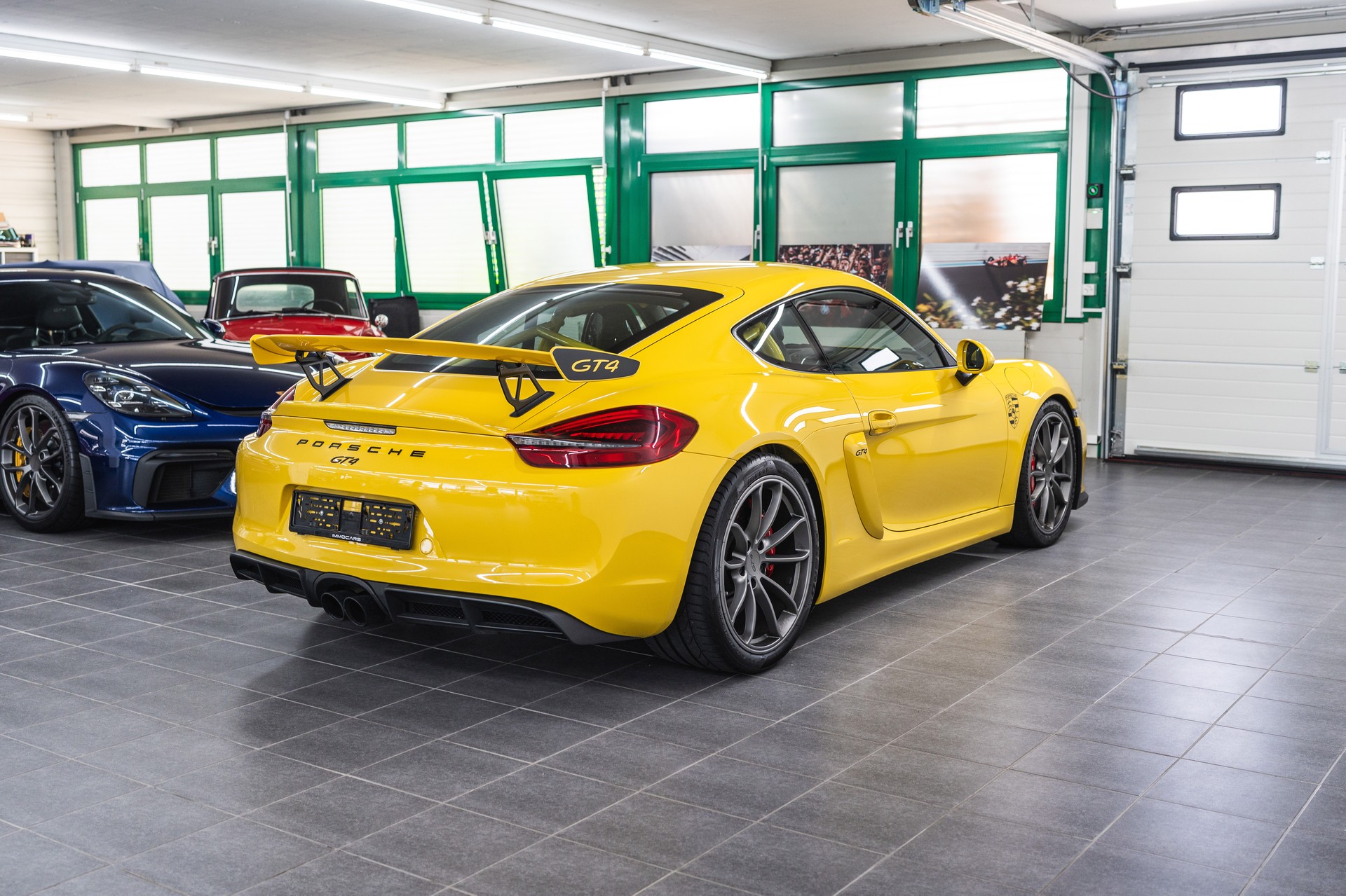 PORSCHE Cayman GT4-image-6