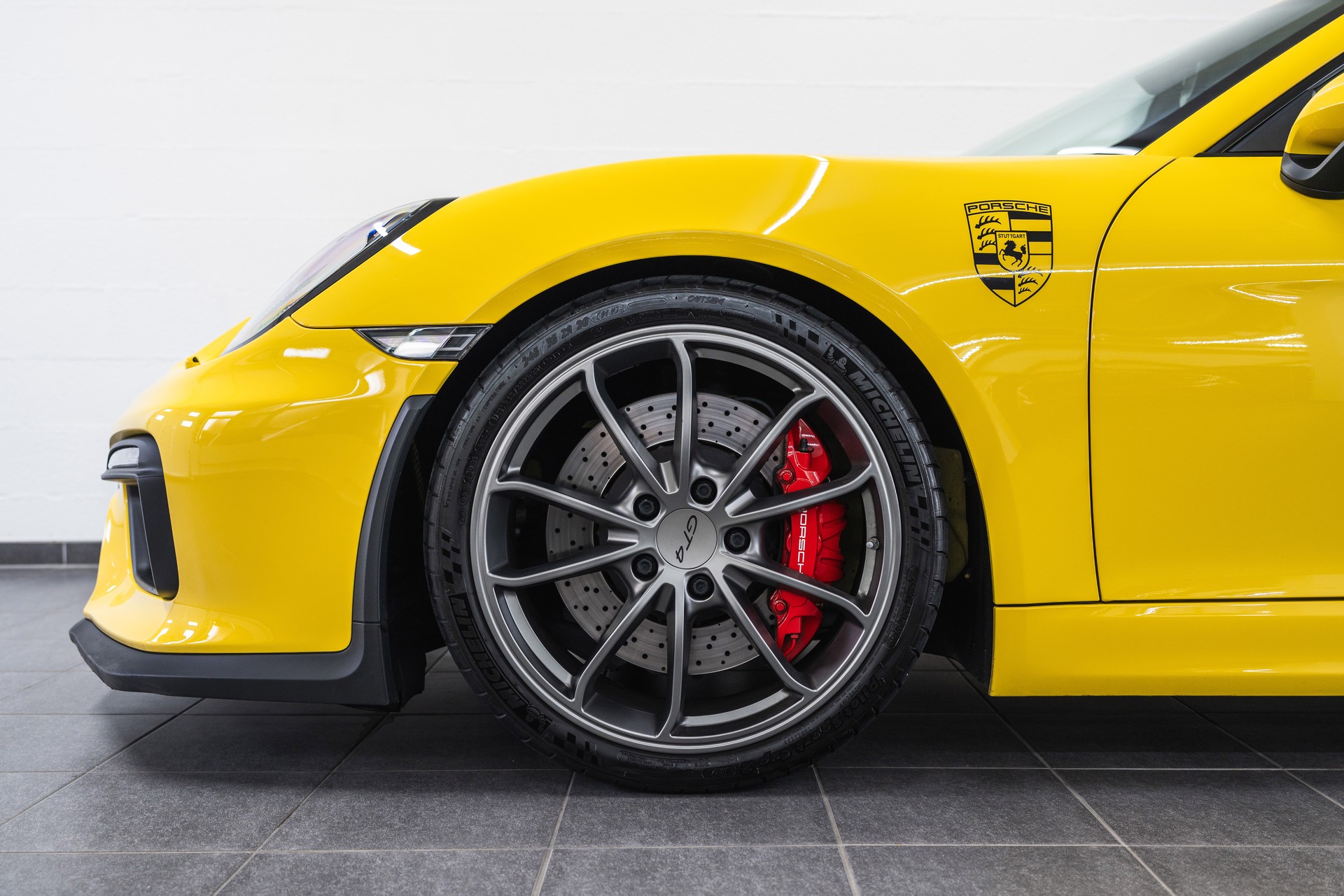 PORSCHE Cayman GT4-image-7