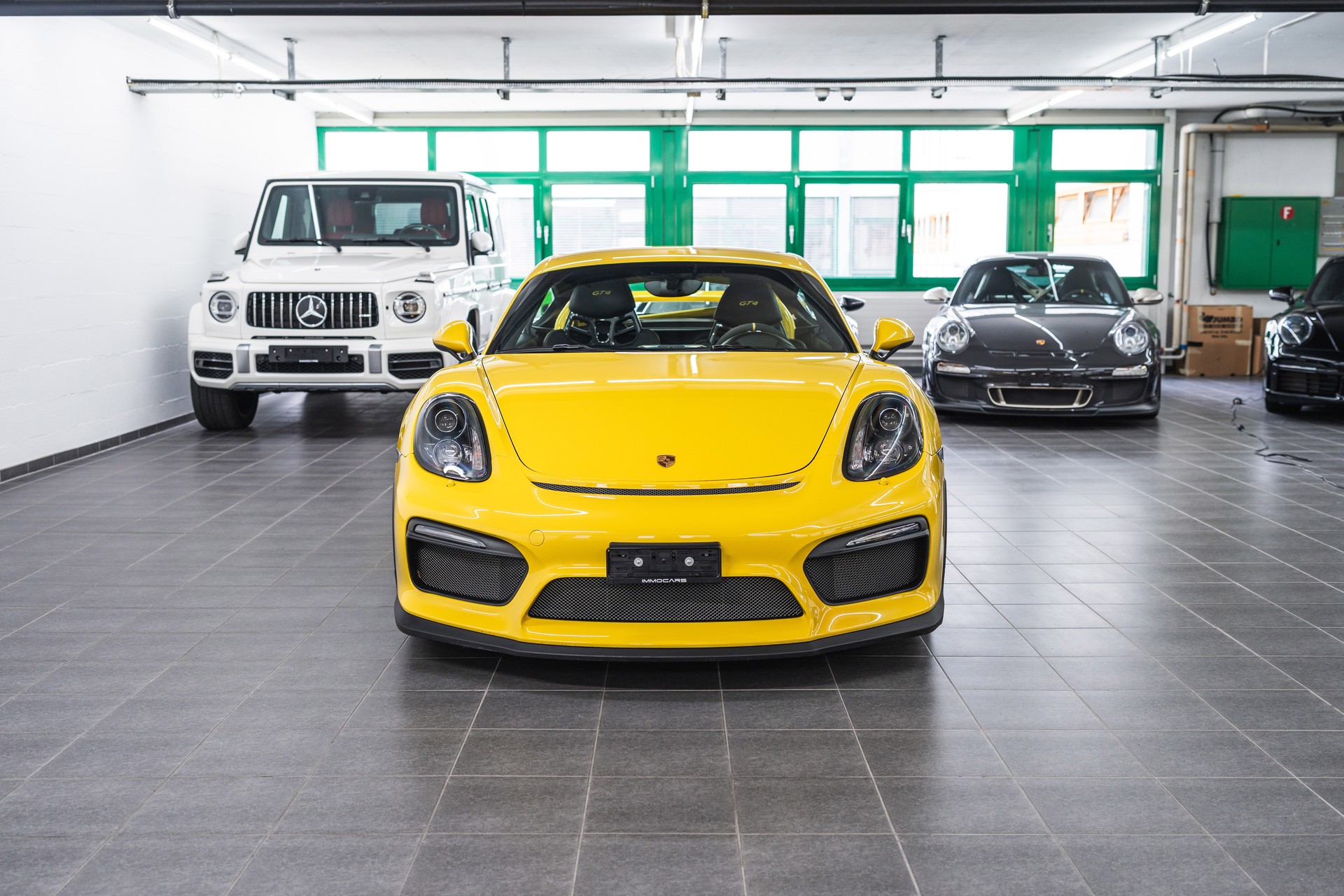 PORSCHE Cayman GT4-image-1