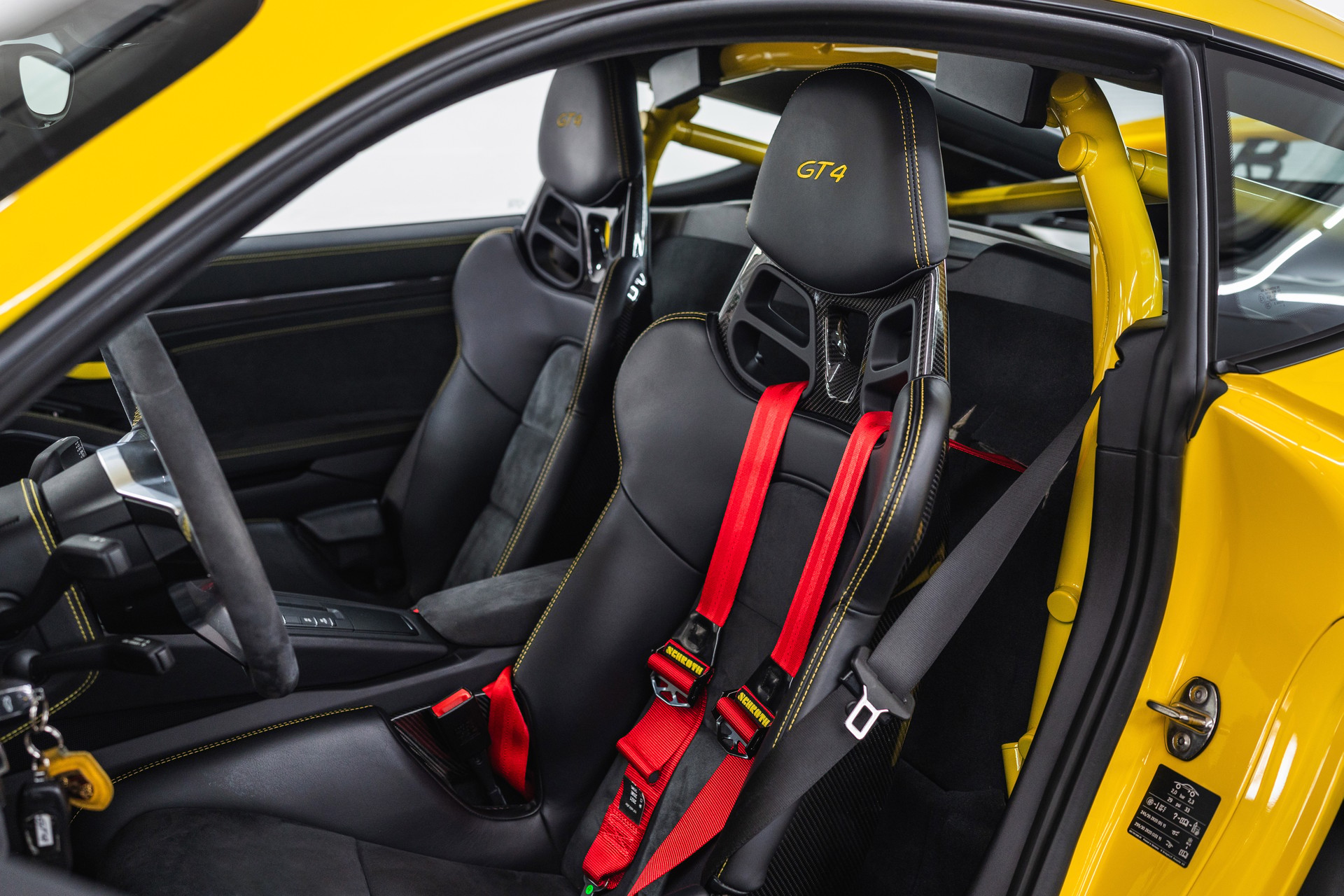 PORSCHE Cayman GT4-image-10