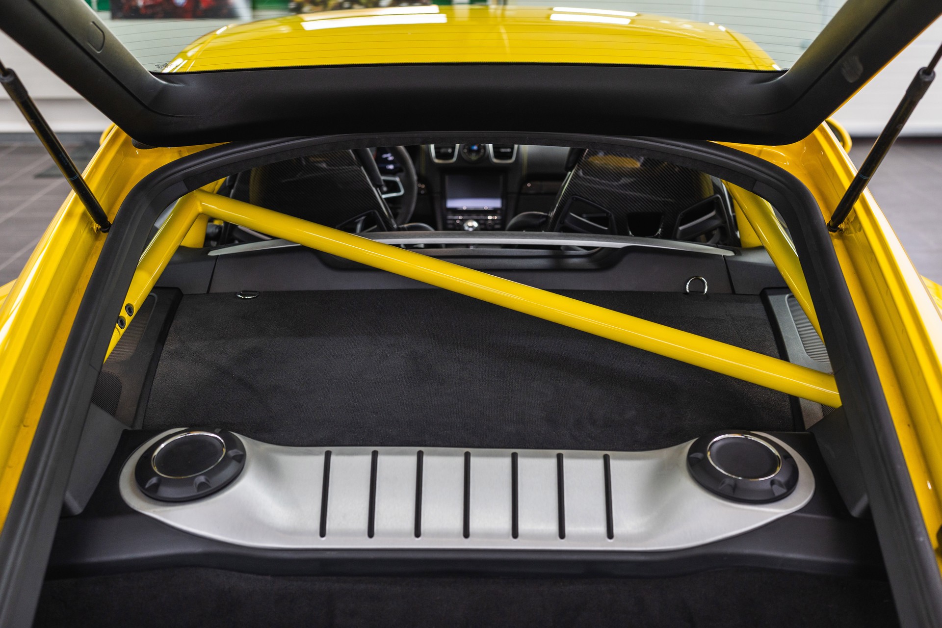 PORSCHE Cayman GT4-image-9