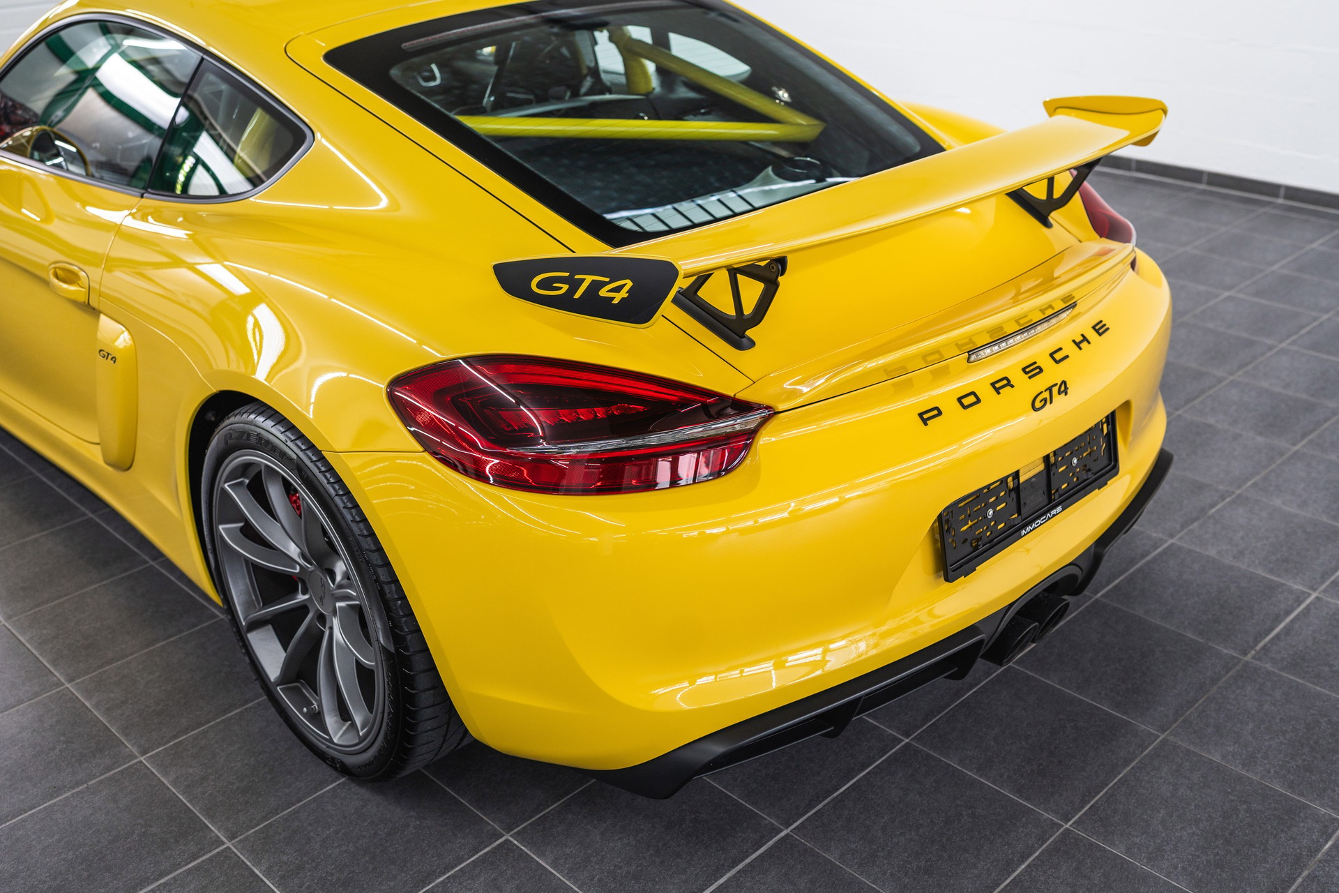 PORSCHE Cayman GT4-image-8