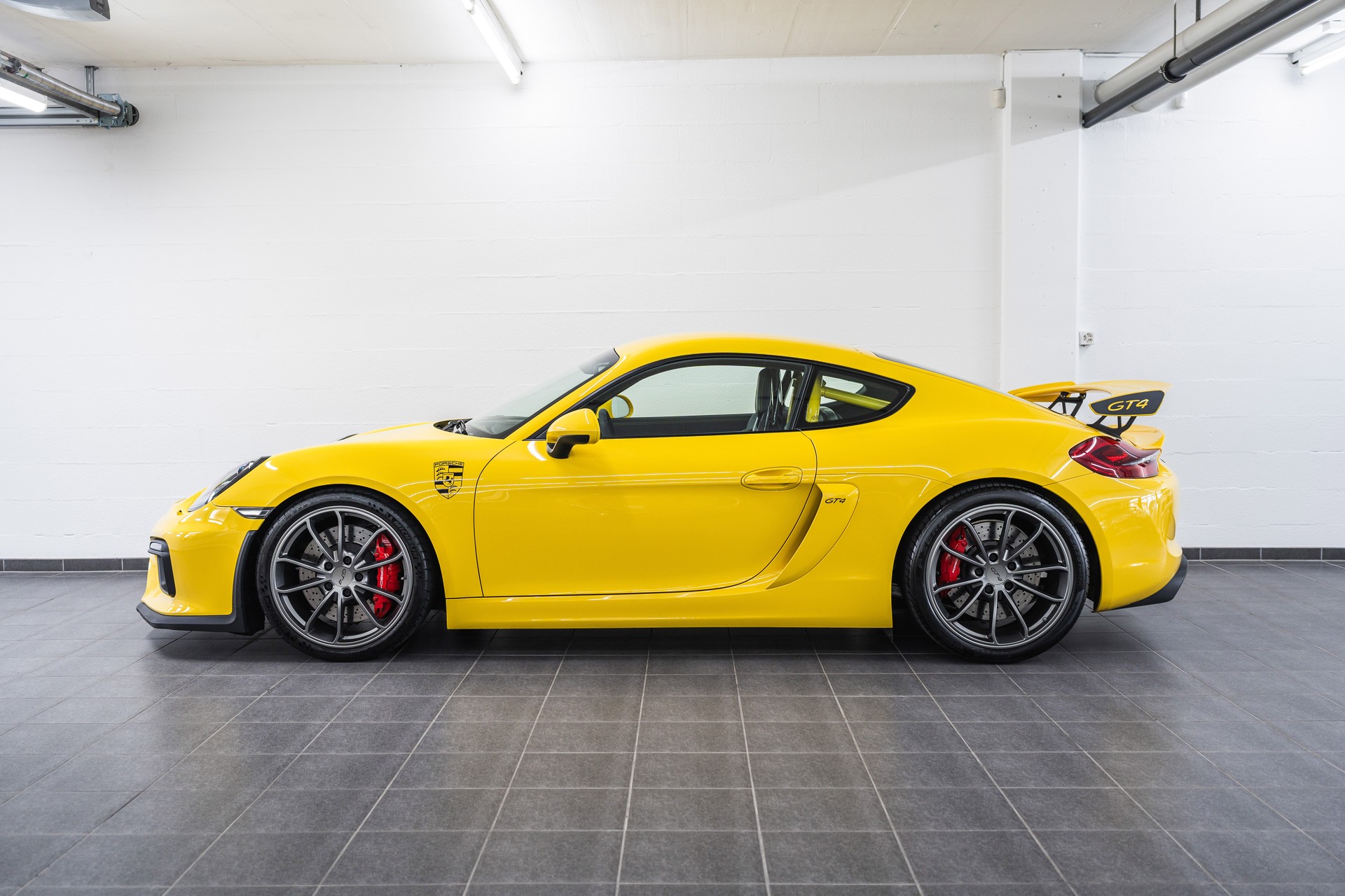PORSCHE Cayman GT4-image-3